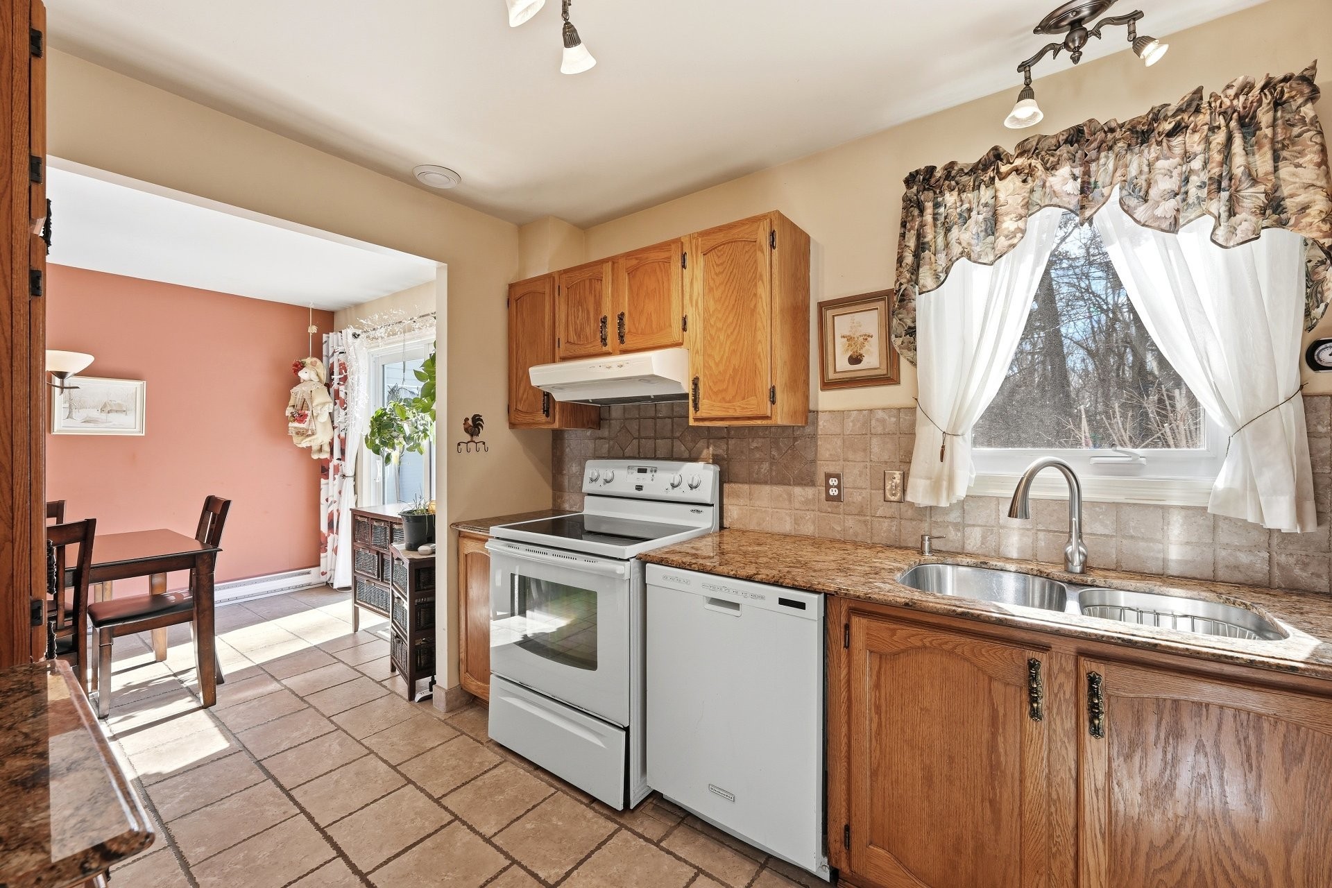 









517


Rue Beausoleil

,
Montréal (Rivière-des-Prairies/Pointe-aux-Trembles),




QC
H1A4G4

