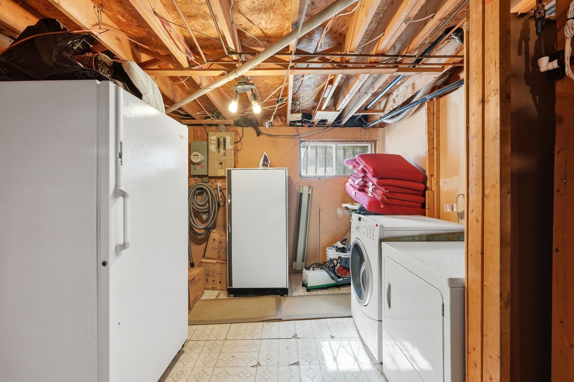 









517


Rue Beausoleil

,
Montréal (Rivière-des-Prairies/Pointe-aux-Trembles),




QC
H1A4G4

