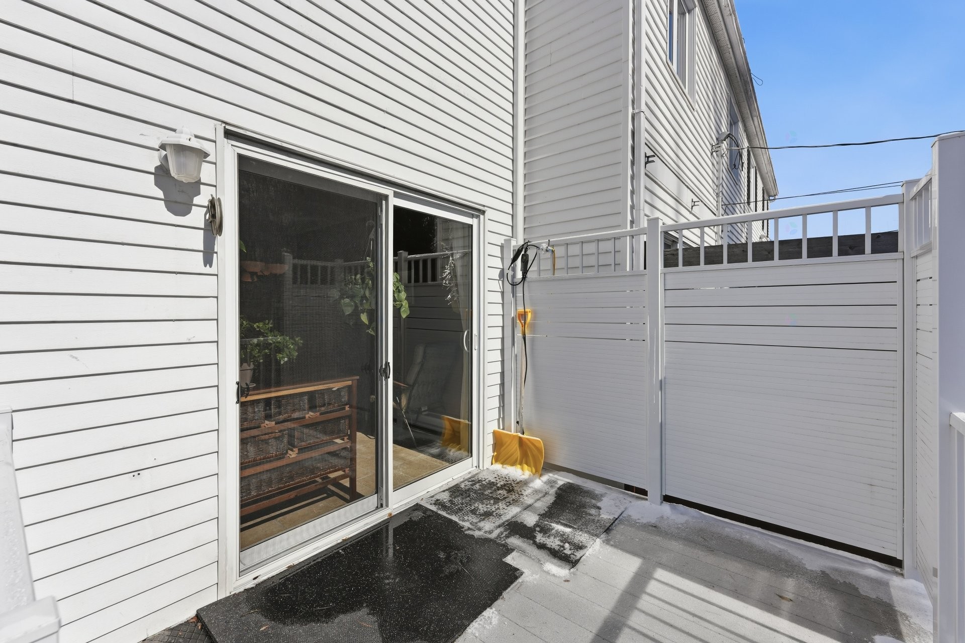 









517


Rue Beausoleil

,
Montréal (Rivière-des-Prairies/Pointe-aux-Trembles),




QC
H1A4G4

