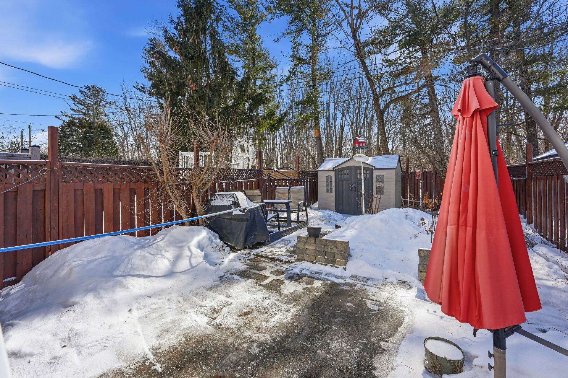 









517


Rue Beausoleil

,
Montréal (Rivière-des-Prairies/Pointe-aux-Trembles),




QC
H1A4G4

