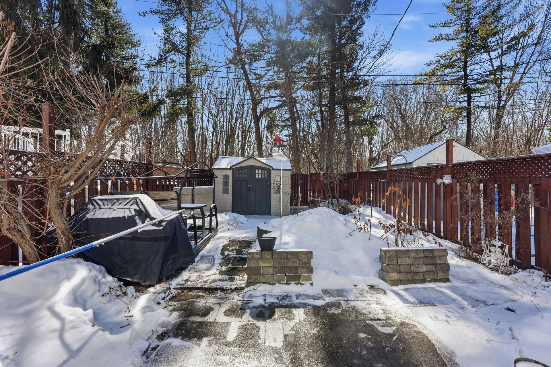 









517


Rue Beausoleil

,
Montréal (Rivière-des-Prairies/Pointe-aux-Trembles),




QC
H1A4G4

