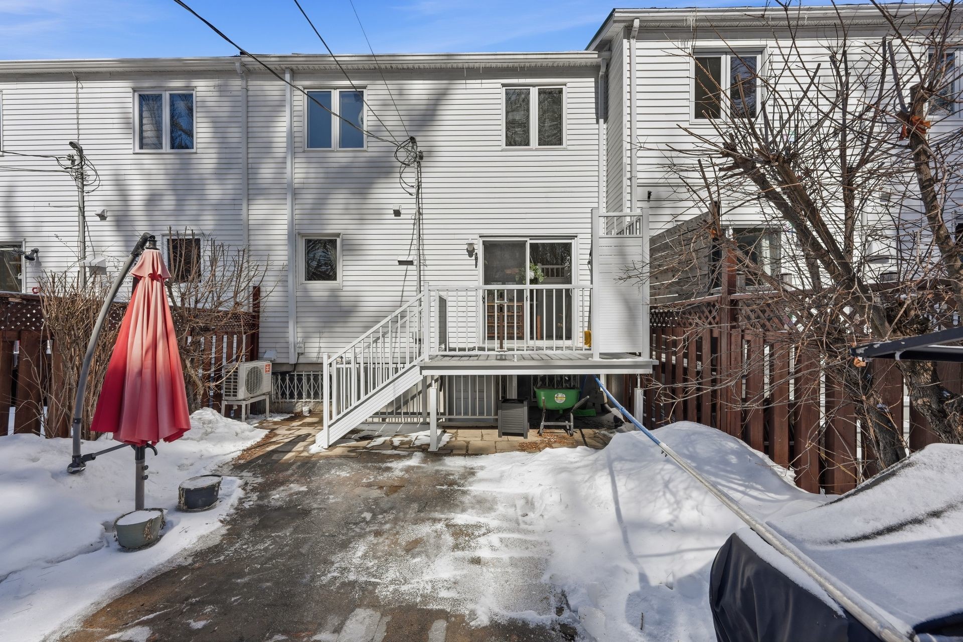 









517


Rue Beausoleil

,
Montréal (Rivière-des-Prairies/Pointe-aux-Trembles),




QC
H1A4G4

