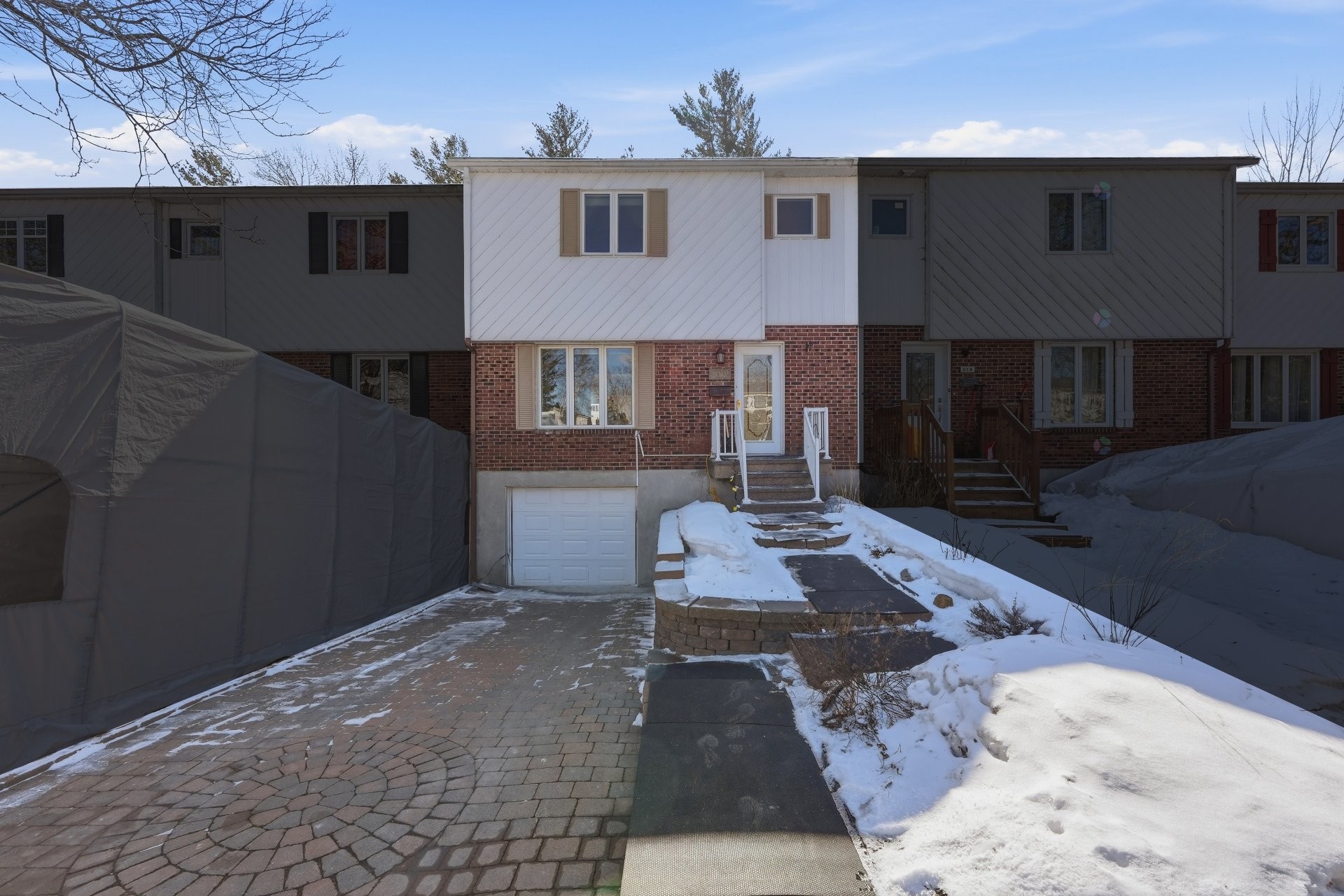 









517


Rue Beausoleil

,
Montréal (Rivière-des-Prairies/Pointe-aux-Trembles),




QC
H1A4G4


