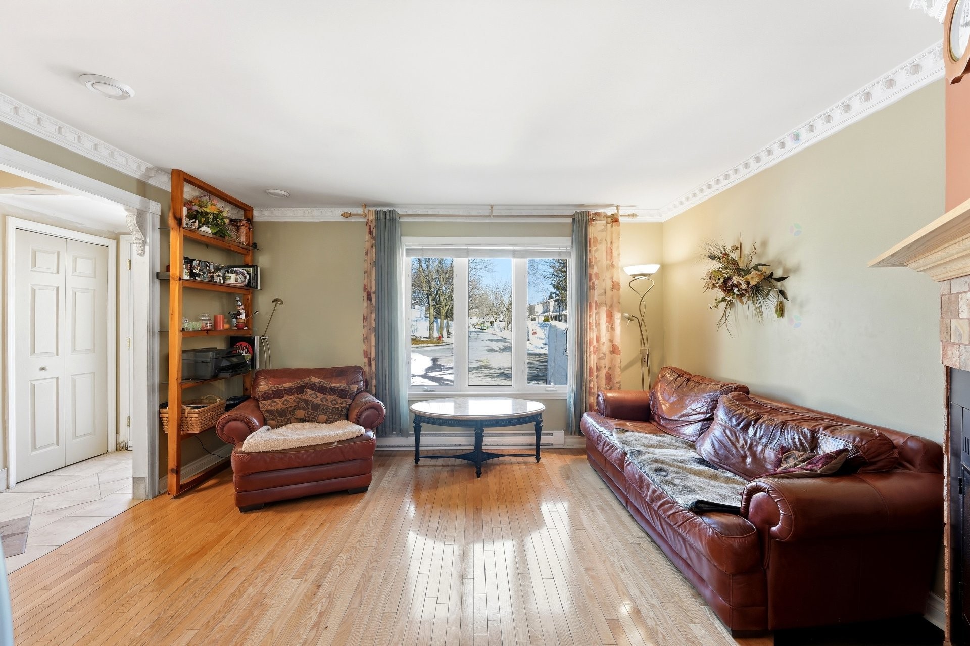 









517


Rue Beausoleil

,
Montréal (Rivière-des-Prairies/Pointe-aux-Trembles),




QC
H1A4G4

