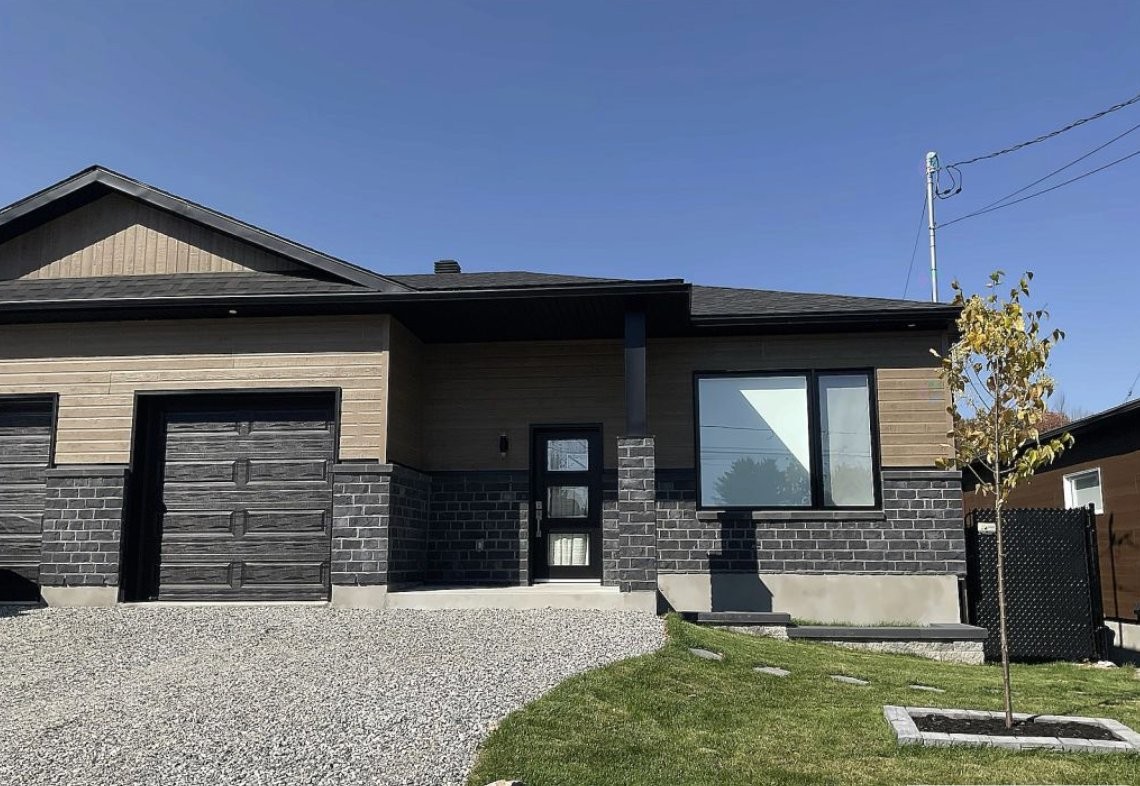









3865


Rue Léon-Landry

,
Sainte-Julienne,




QC
J0K2T0

