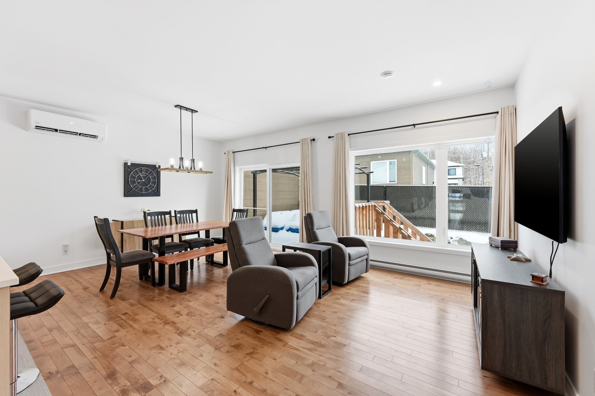 









3865


Rue Léon-Landry

,
Sainte-Julienne,




QC
J0K2T0

