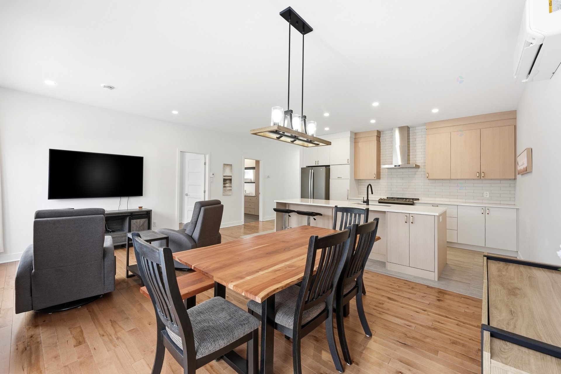 









3865


Rue Léon-Landry

,
Sainte-Julienne,




QC
J0K2T0

