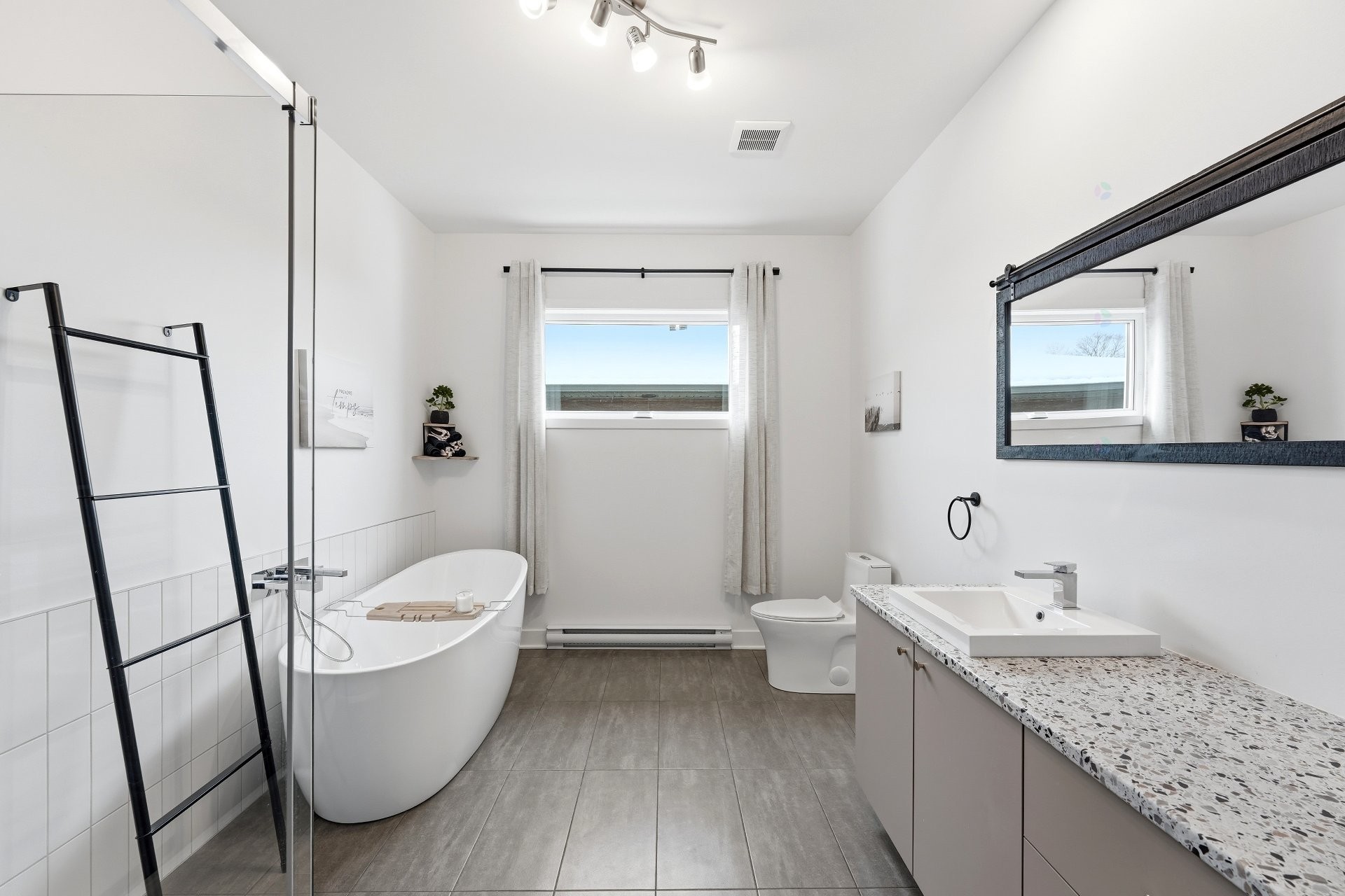 









3865


Rue Léon-Landry

,
Sainte-Julienne,




QC
J0K2T0

