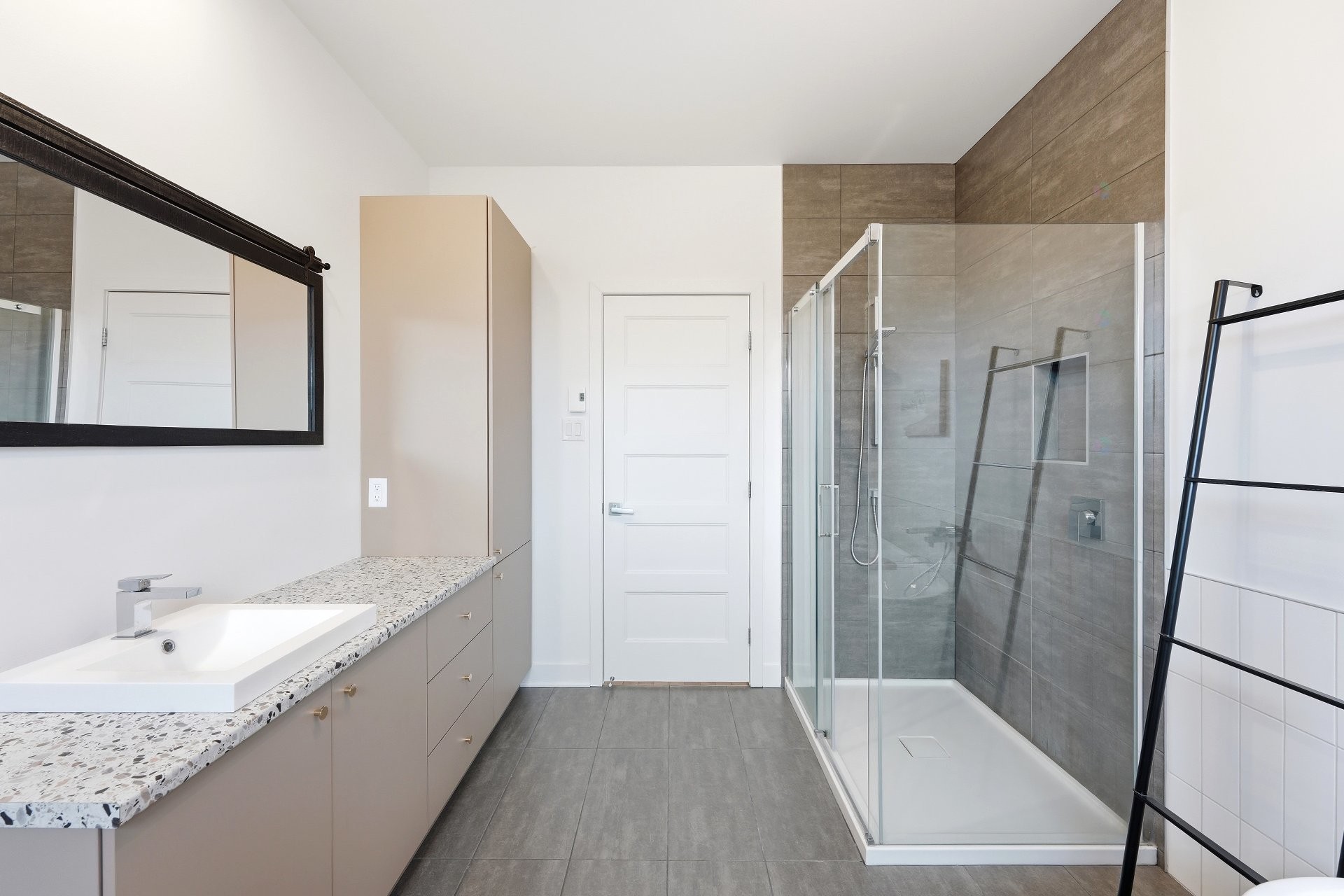 









3865


Rue Léon-Landry

,
Sainte-Julienne,




QC
J0K2T0

