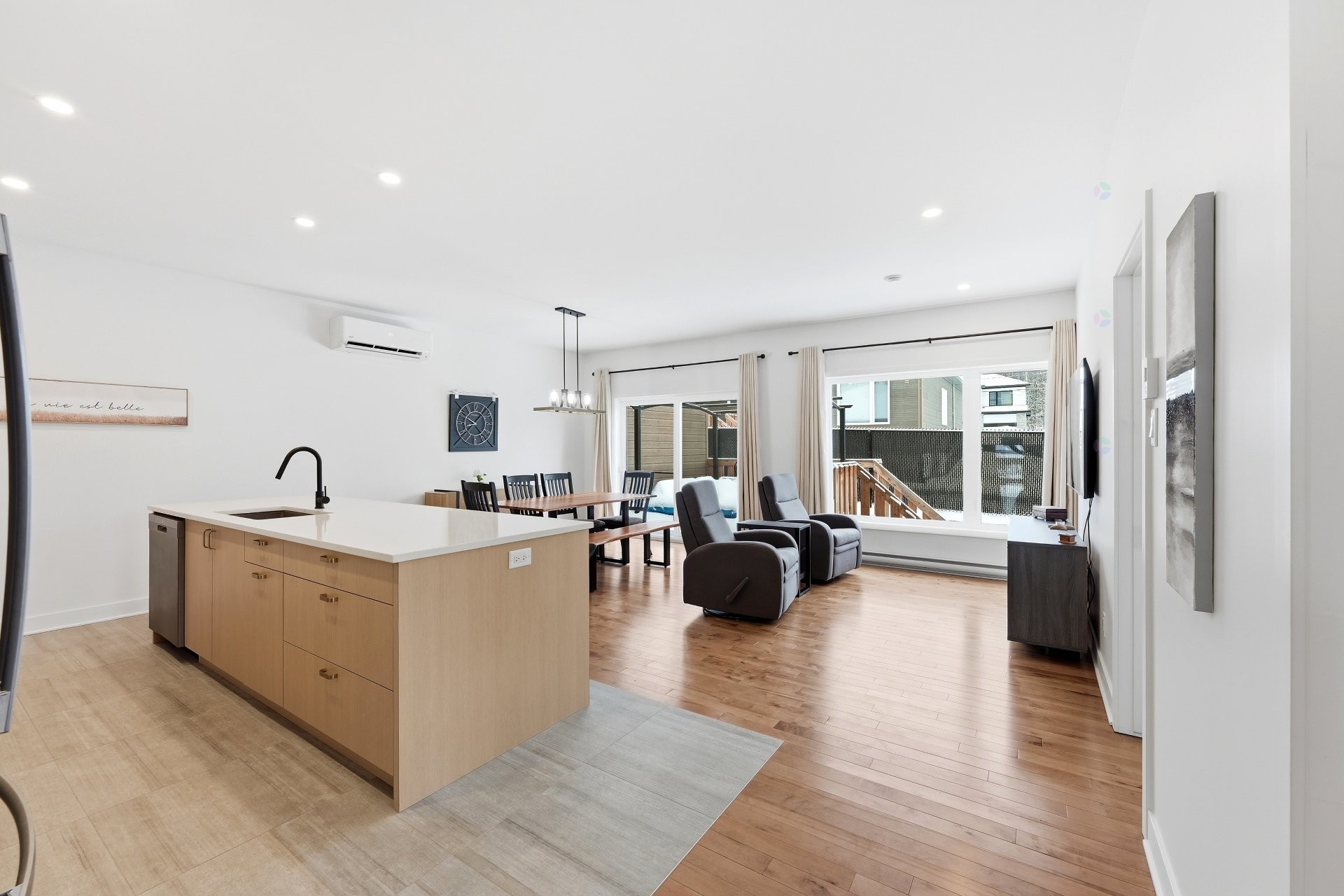 









3865


Rue Léon-Landry

,
Sainte-Julienne,




QC
J0K2T0

