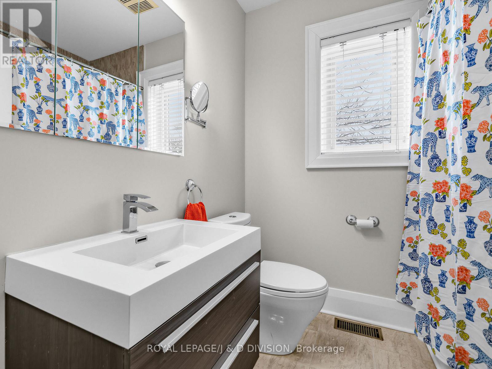 












112 ROSE PARK DRIVE

,
Toronto,




Ontario
M4T1R5

