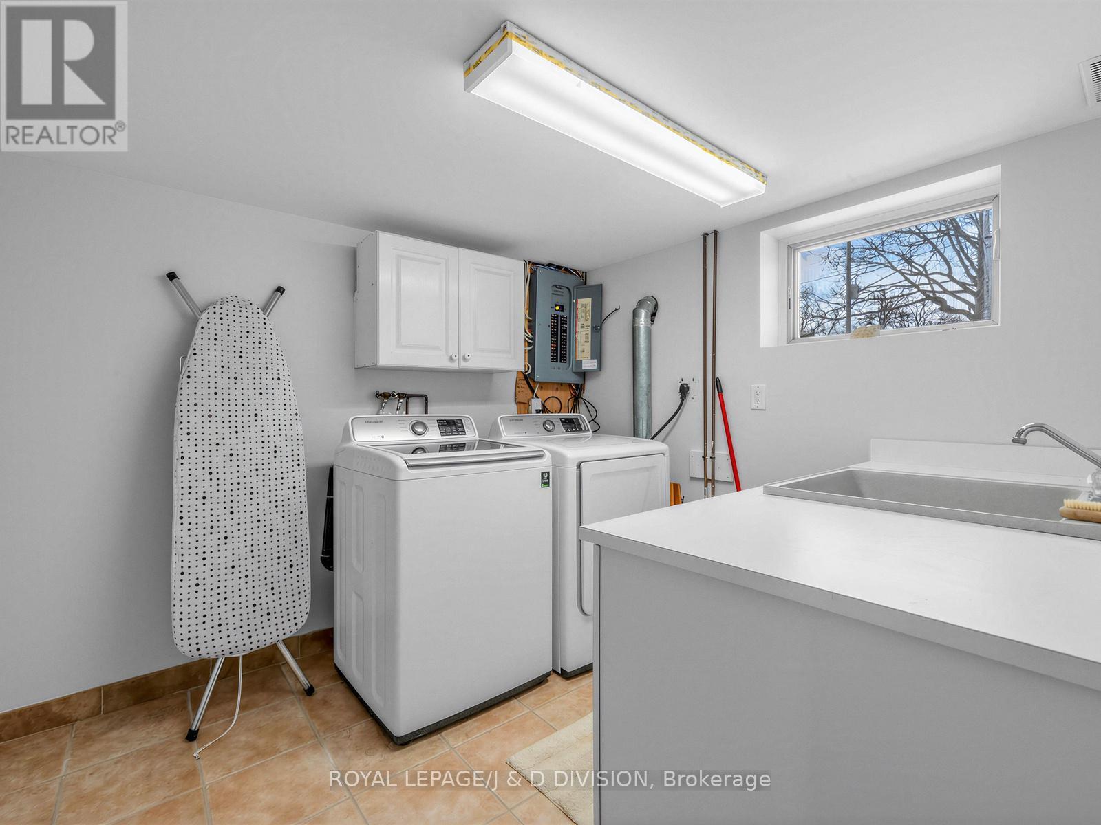 












112 ROSE PARK DRIVE

,
Toronto,




Ontario
M4T1R5

