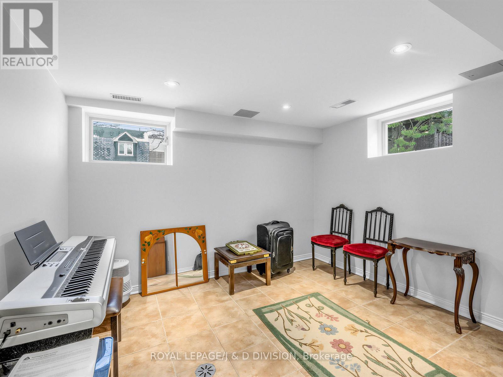 












112 ROSE PARK DRIVE

,
Toronto,




Ontario
M4T1R5

