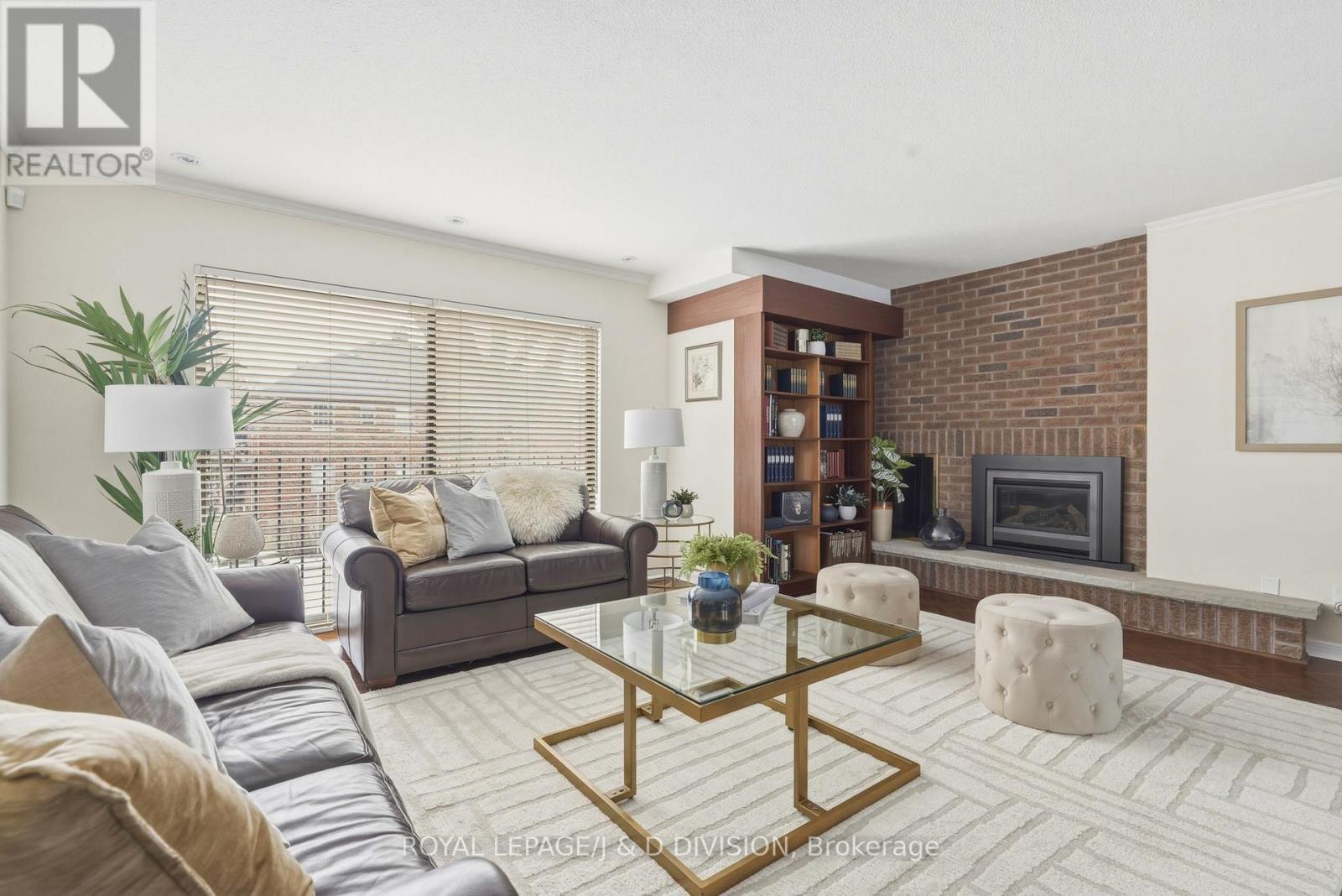 












122 CORTLEIGH BOULEVARD

,
Toronto,




Ontario
M4R1K6

