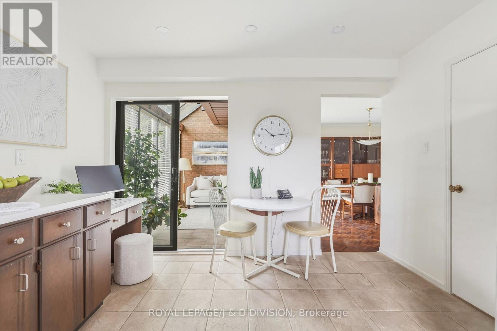 












122 CORTLEIGH BOULEVARD

,
Toronto,




Ontario
M4R1K6

