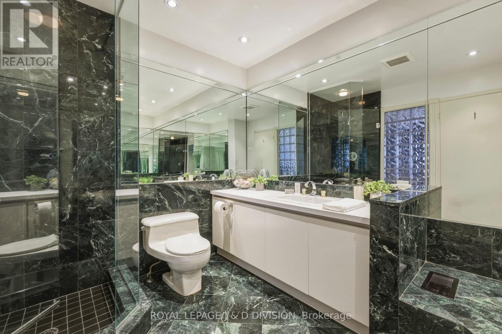 












122 CORTLEIGH BOULEVARD

,
Toronto,




Ontario
M4R1K6

