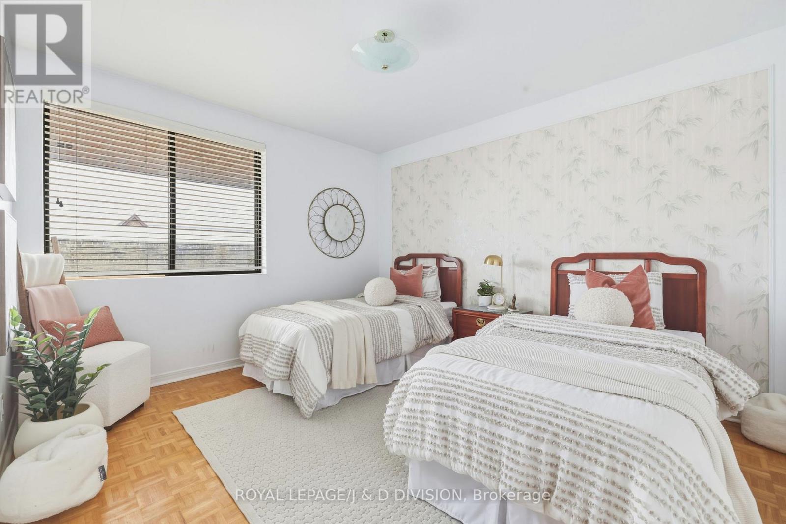 












122 CORTLEIGH BOULEVARD

,
Toronto,




Ontario
M4R1K6

