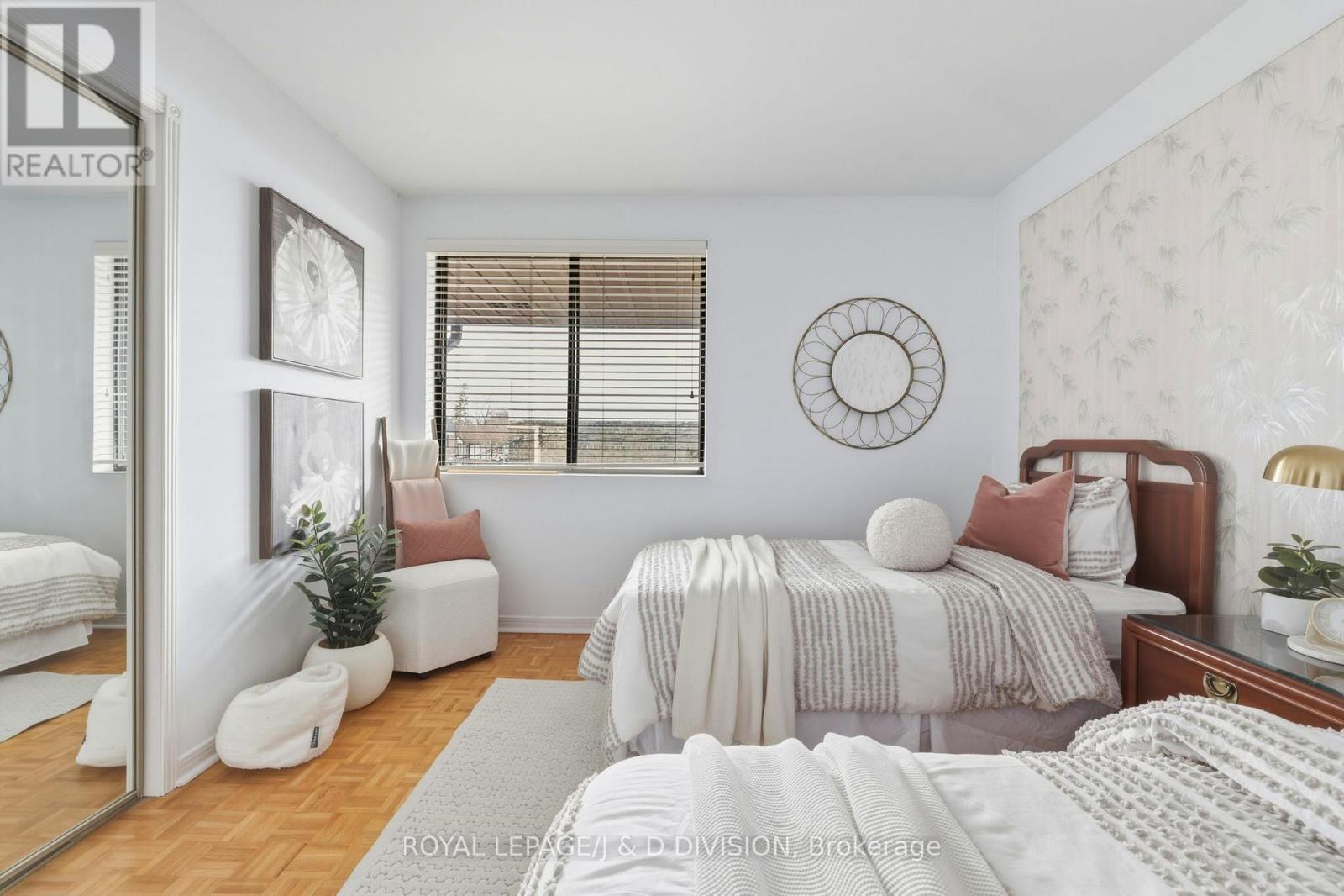 












122 CORTLEIGH BOULEVARD

,
Toronto,




Ontario
M4R1K6

