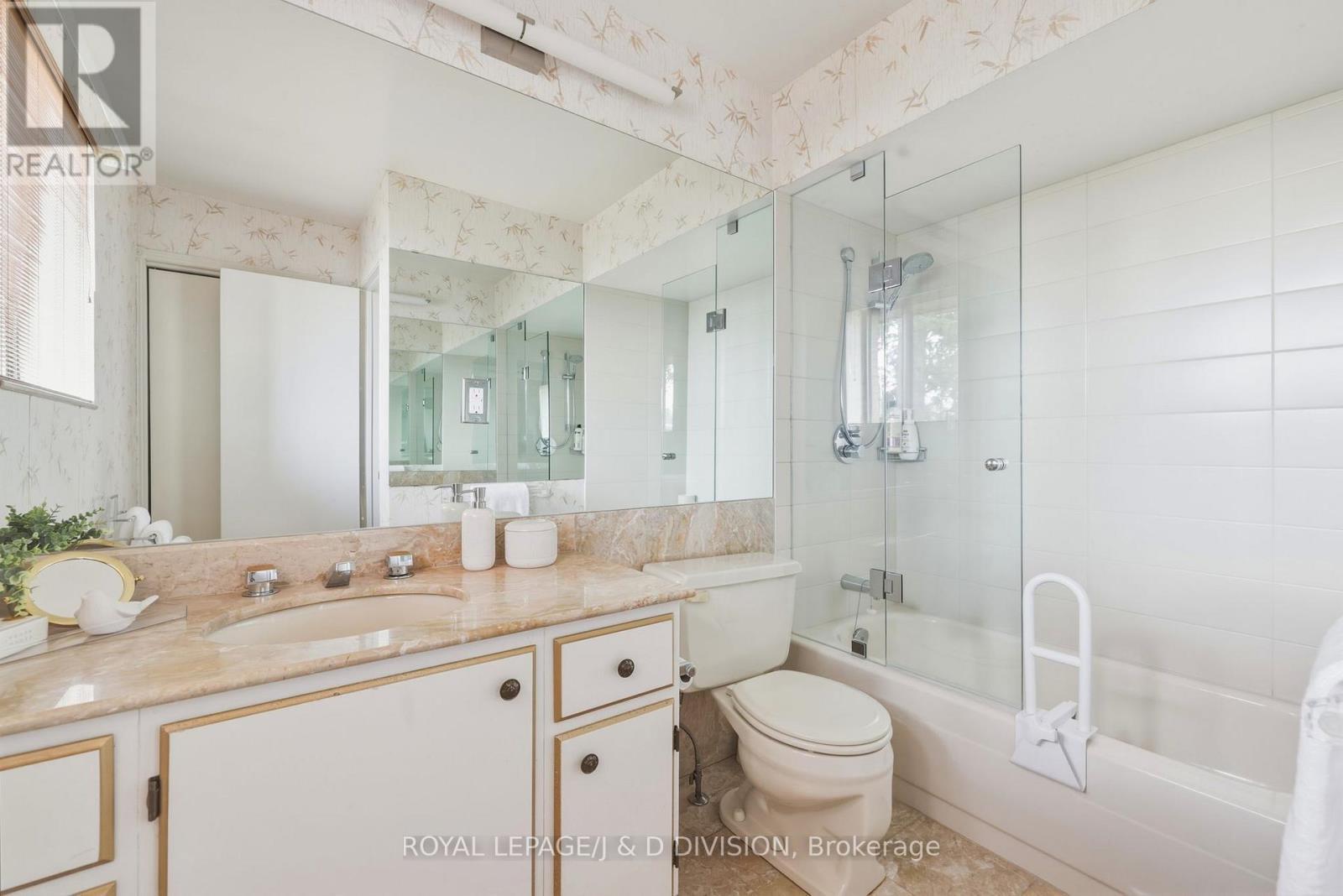 












122 CORTLEIGH BOULEVARD

,
Toronto,




Ontario
M4R1K6

