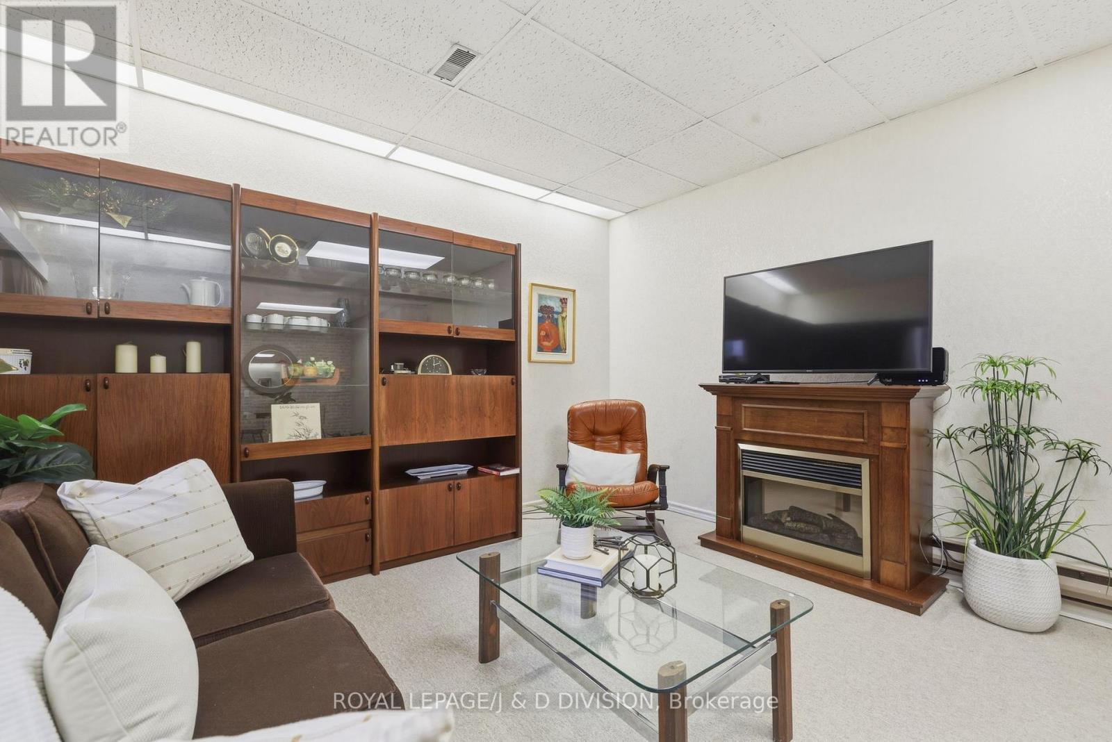 












122 CORTLEIGH BOULEVARD

,
Toronto,




Ontario
M4R1K6

