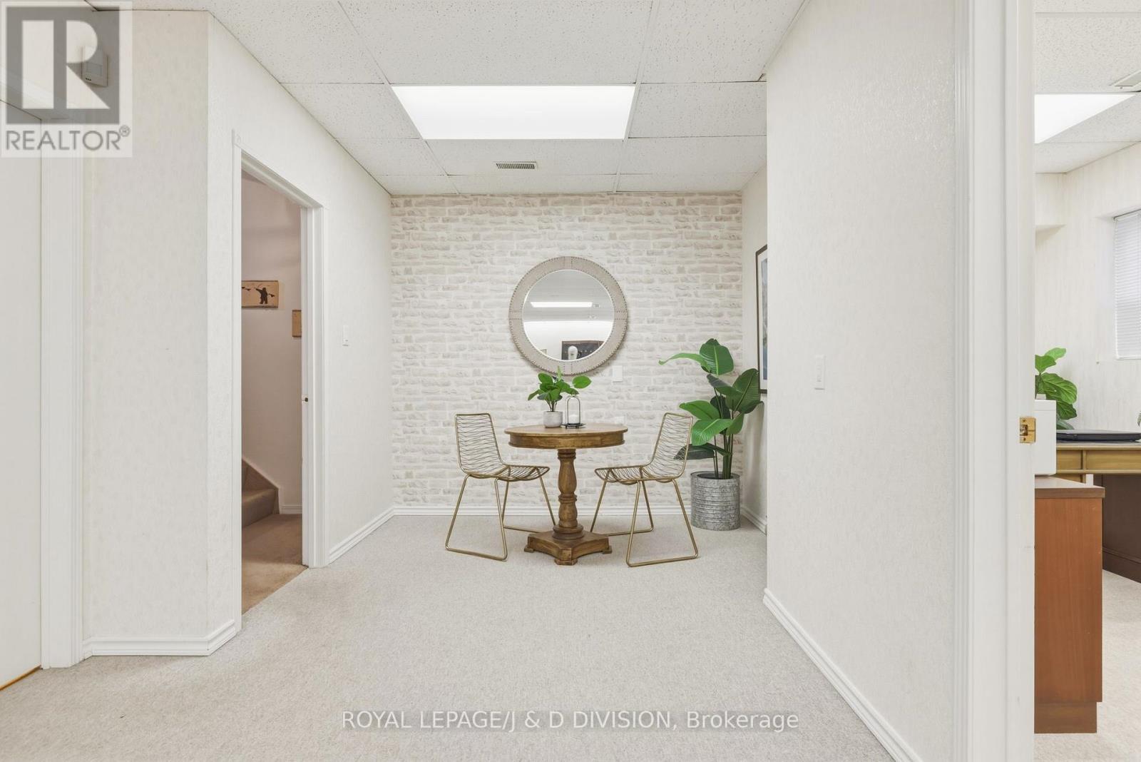 












122 CORTLEIGH BOULEVARD

,
Toronto,




Ontario
M4R1K6

