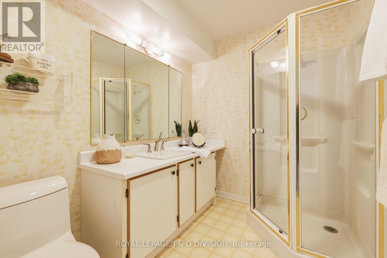 












122 CORTLEIGH BOULEVARD

,
Toronto,




Ontario
M4R1K6

