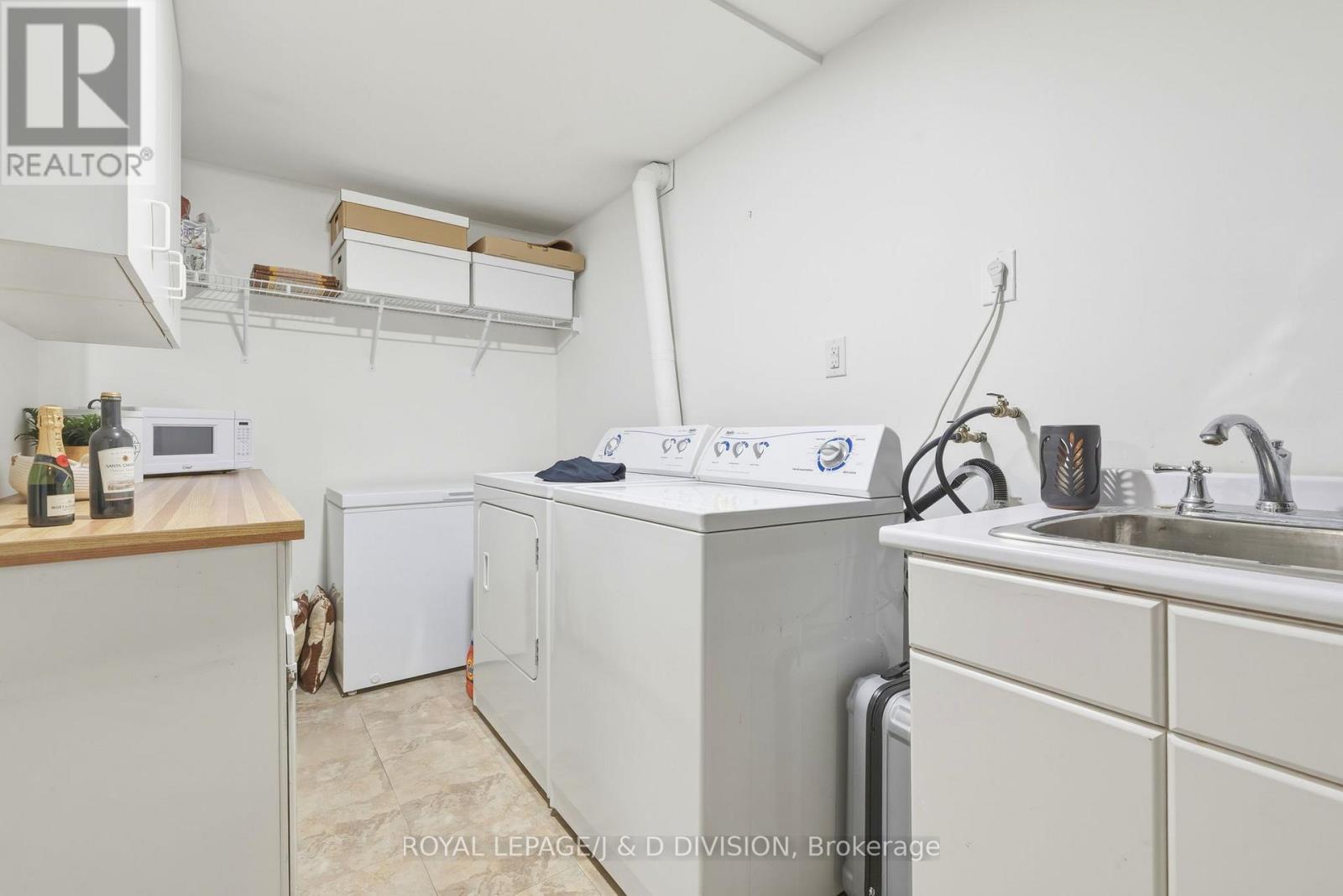 












122 CORTLEIGH BOULEVARD

,
Toronto,




Ontario
M4R1K6

