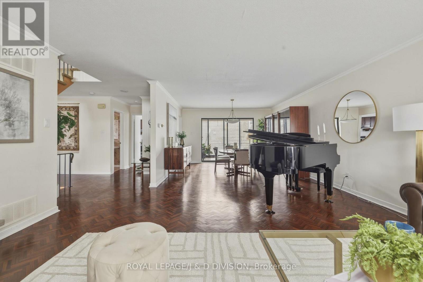 












122 CORTLEIGH BOULEVARD

,
Toronto,




Ontario
M4R1K6

