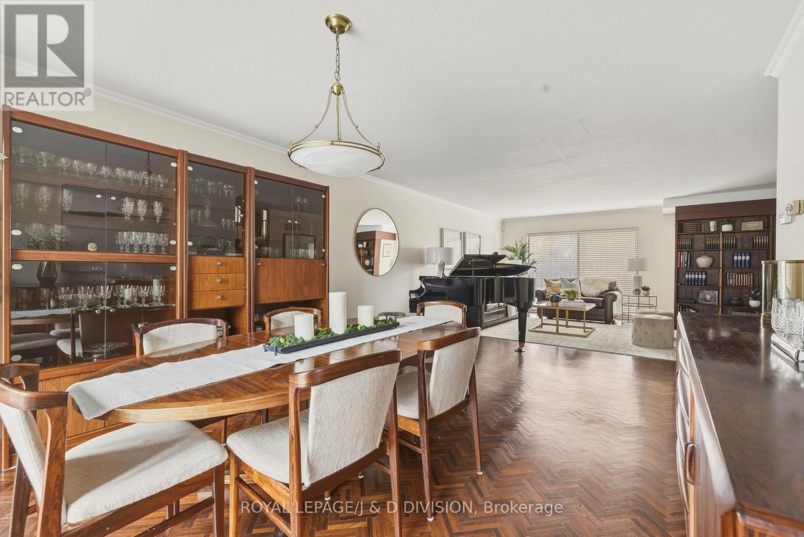 












122 CORTLEIGH BOULEVARD

,
Toronto,




Ontario
M4R1K6

