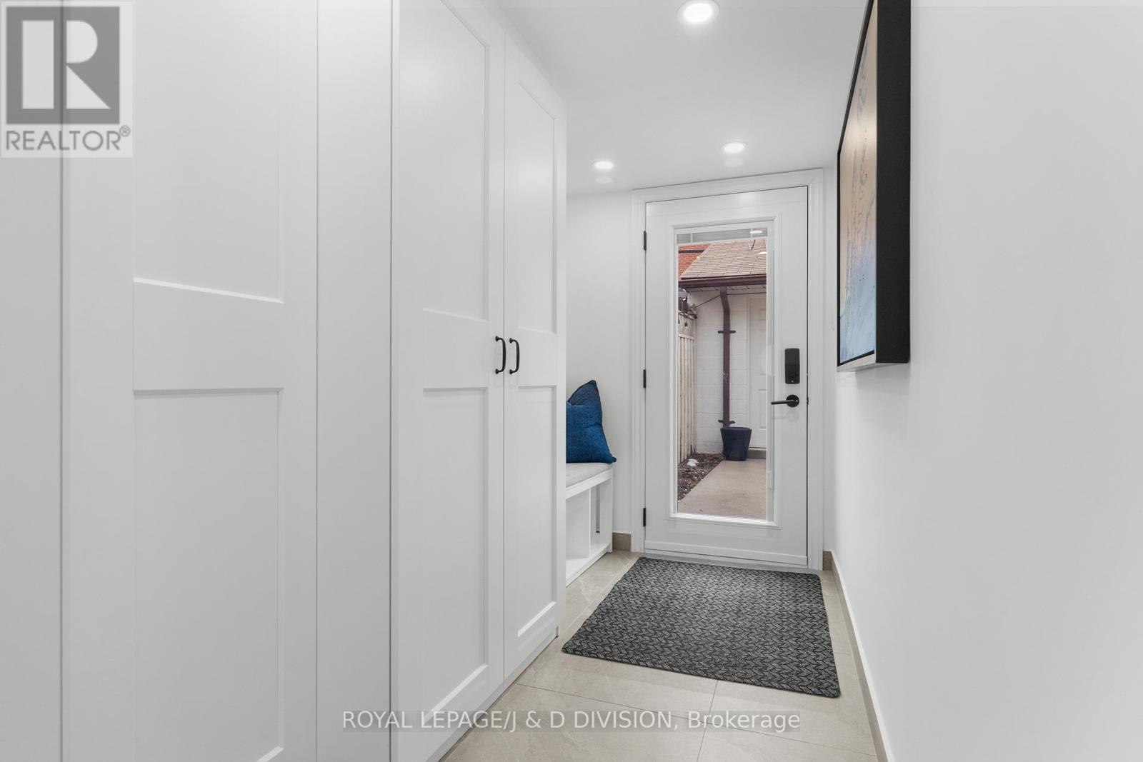 












28 ARGYLE STREET

,
Toronto,




Ontario
M6J1N4

