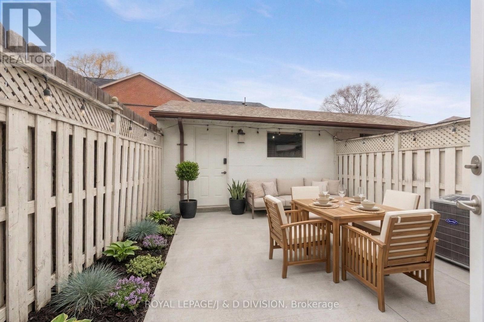 












28 ARGYLE STREET

,
Toronto,




Ontario
M6J1N4

