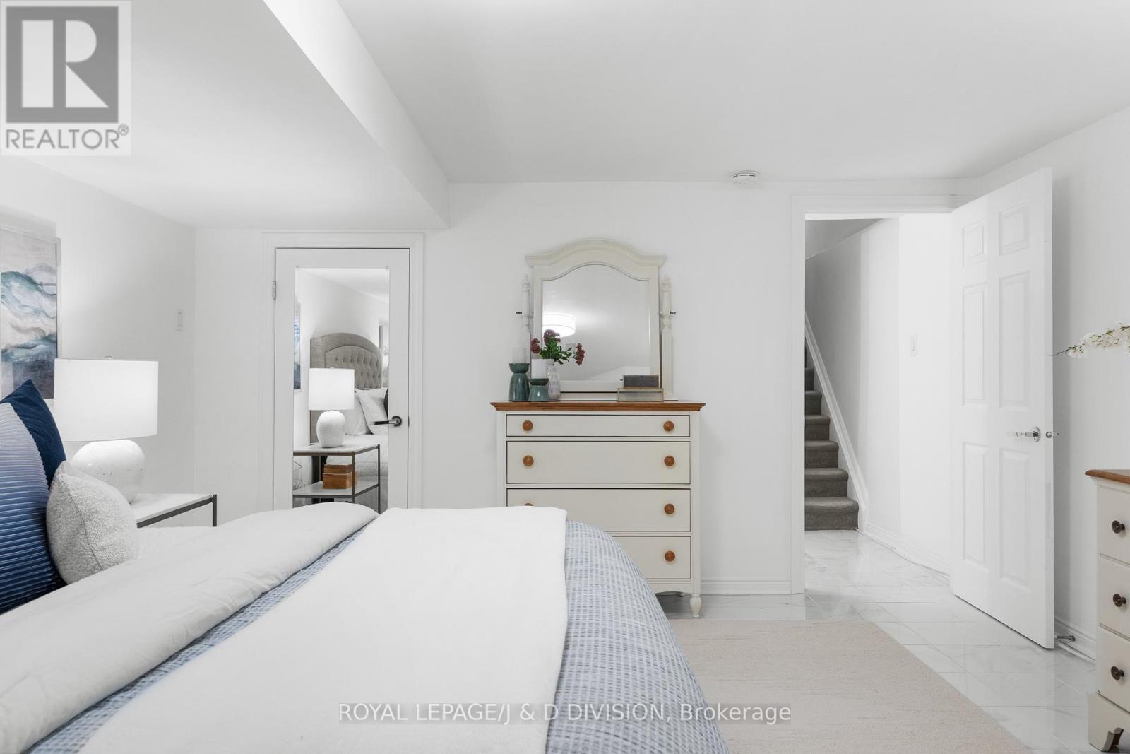 












28 ARGYLE STREET

,
Toronto,




Ontario
M6J1N4

