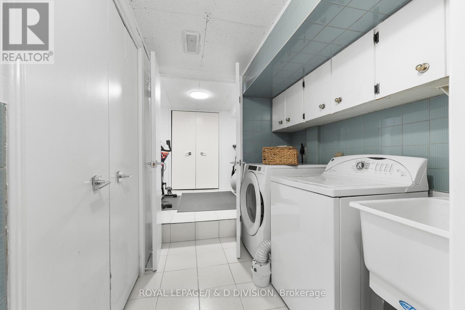 












28 ARGYLE STREET

,
Toronto,




Ontario
M6J1N4

