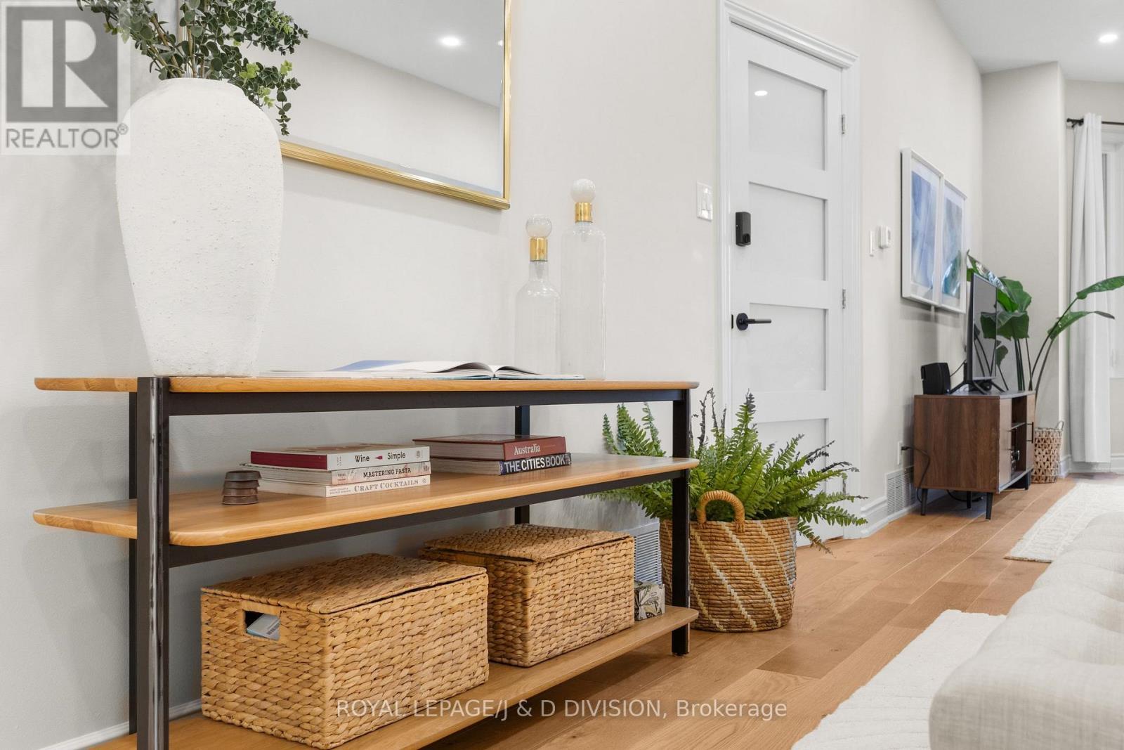 












28 ARGYLE STREET

,
Toronto,




Ontario
M6J1N4

