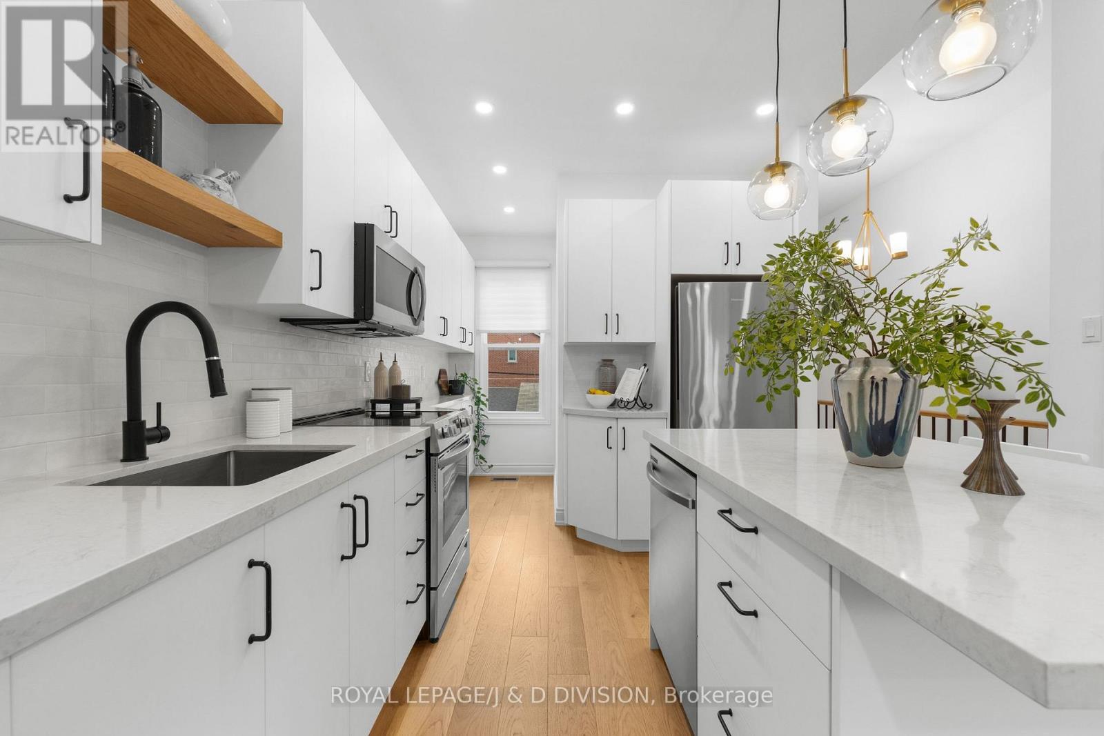 












28 ARGYLE STREET

,
Toronto,




Ontario
M6J1N4

