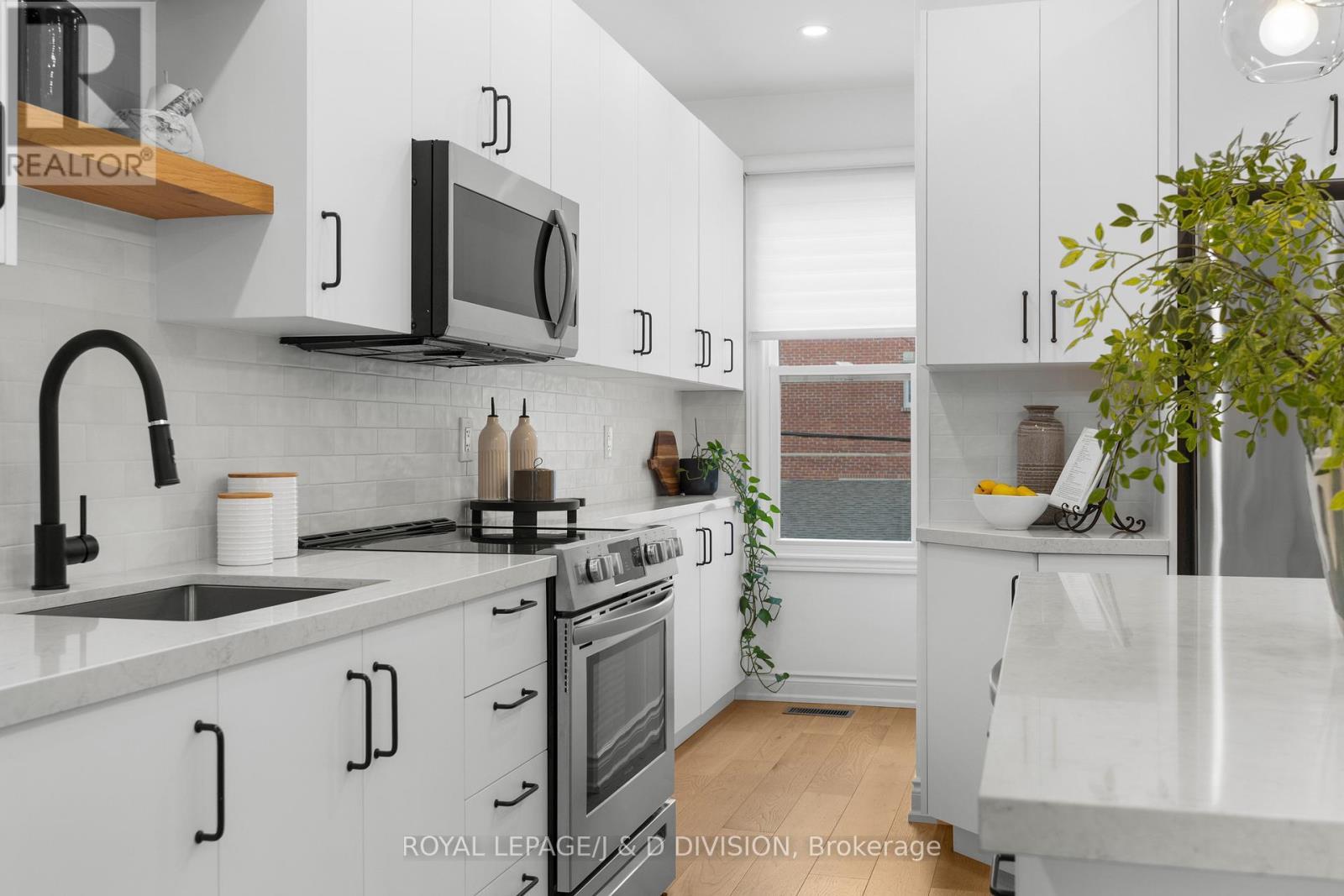 












28 ARGYLE STREET

,
Toronto,




Ontario
M6J1N4

