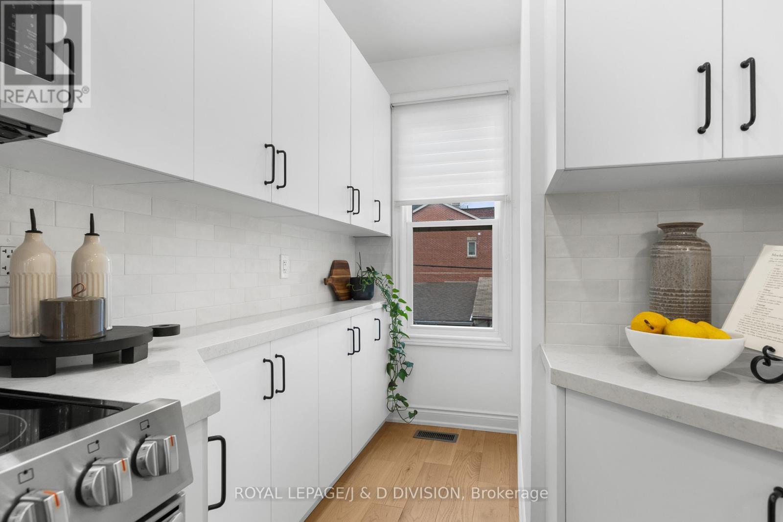 












28 ARGYLE STREET

,
Toronto,




Ontario
M6J1N4

