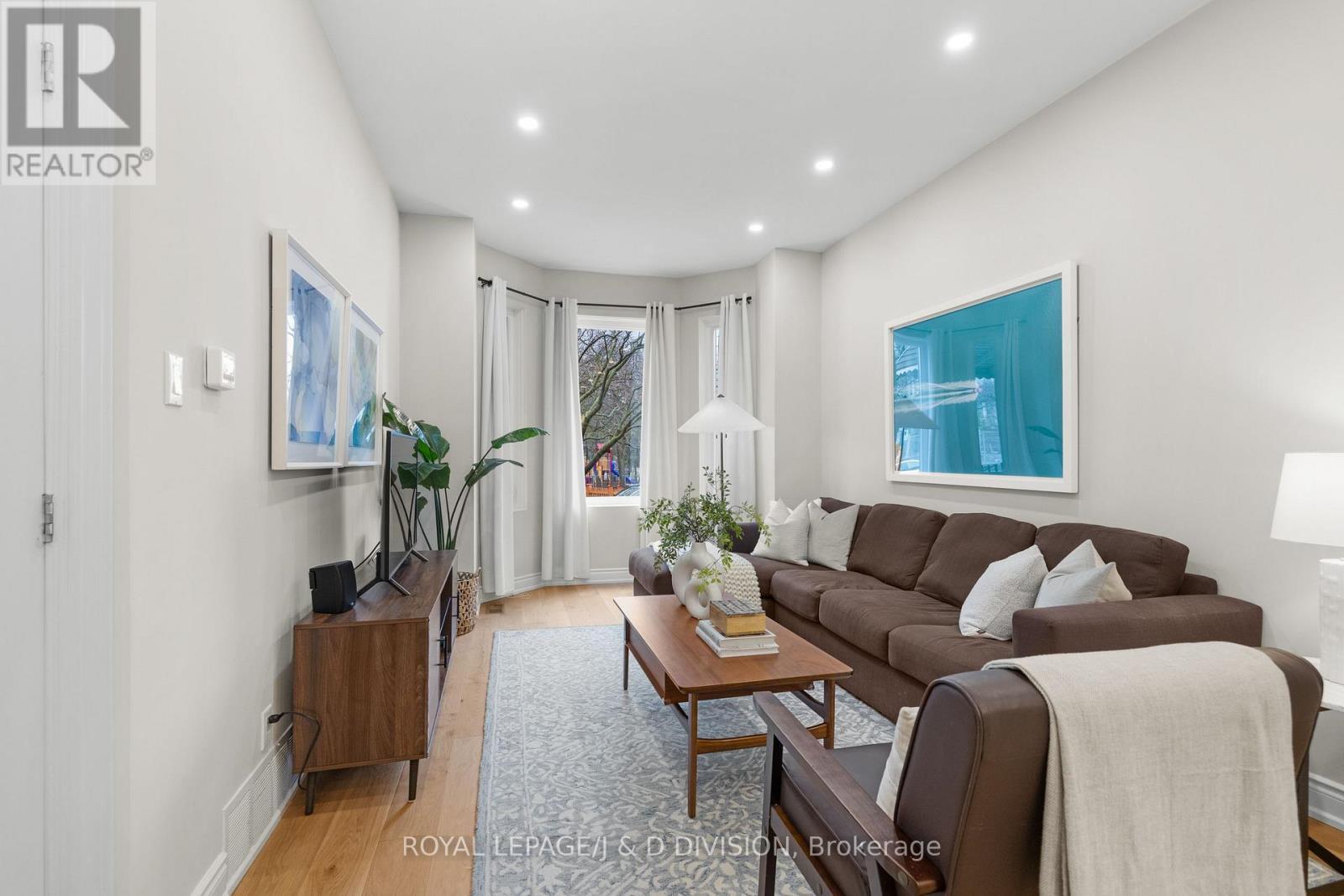 












28 ARGYLE STREET

,
Toronto,




Ontario
M6J1N4

