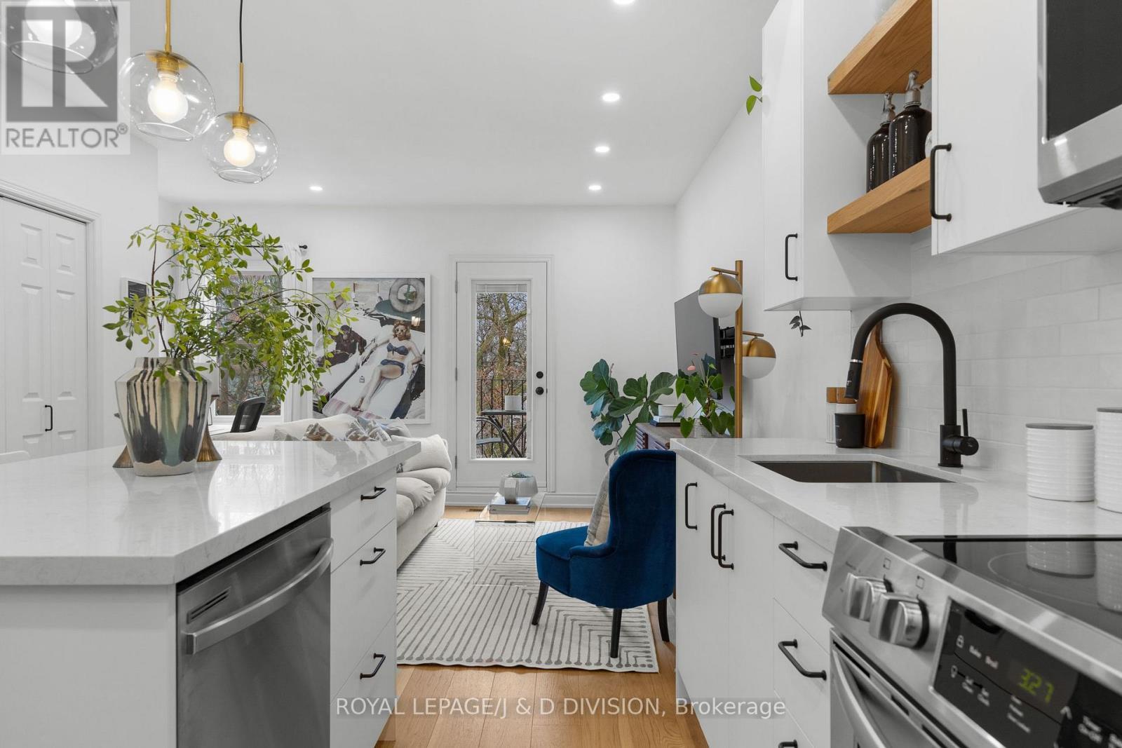 












28 ARGYLE STREET

,
Toronto,




Ontario
M6J1N4

