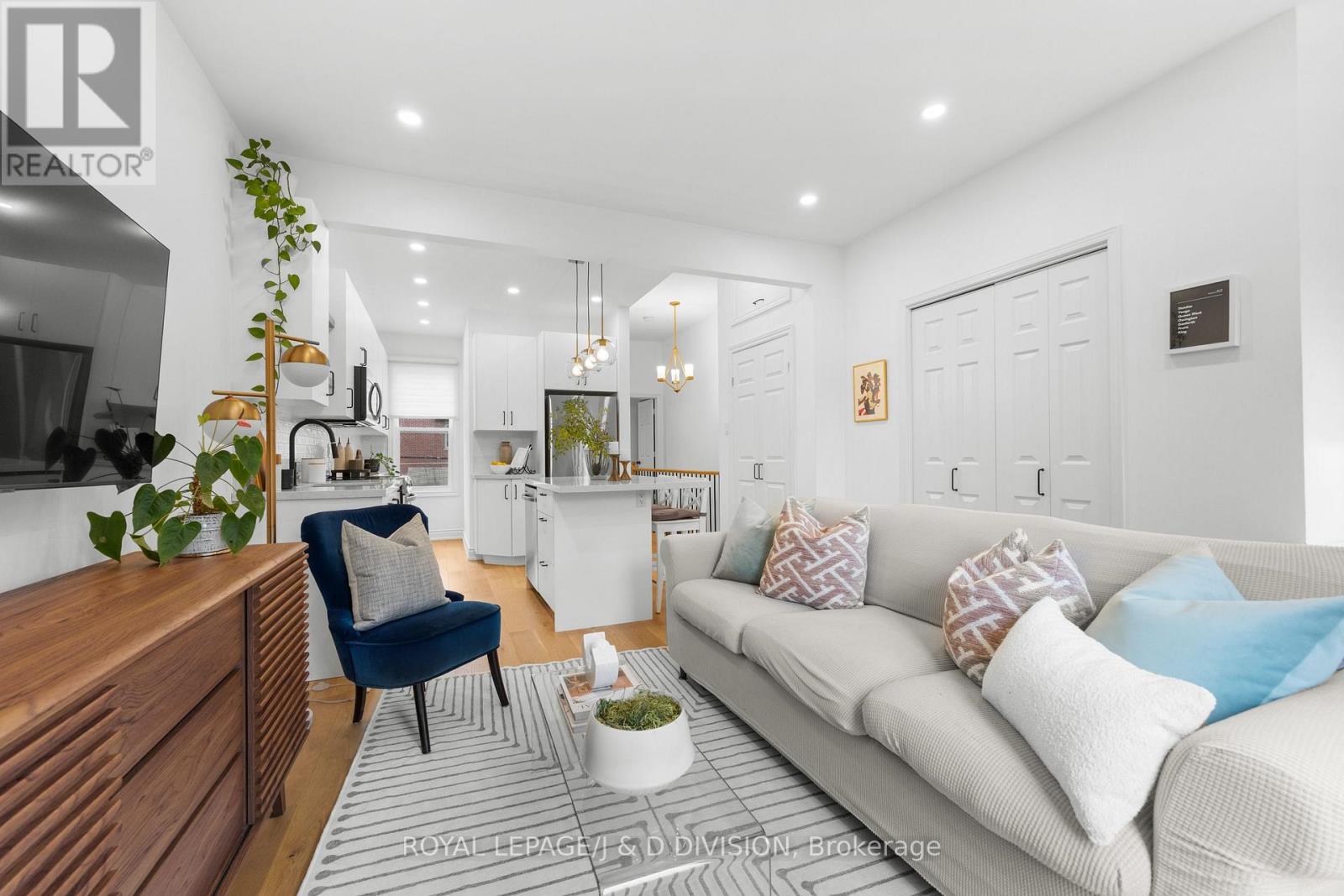 












28 ARGYLE STREET

,
Toronto,




Ontario
M6J1N4

