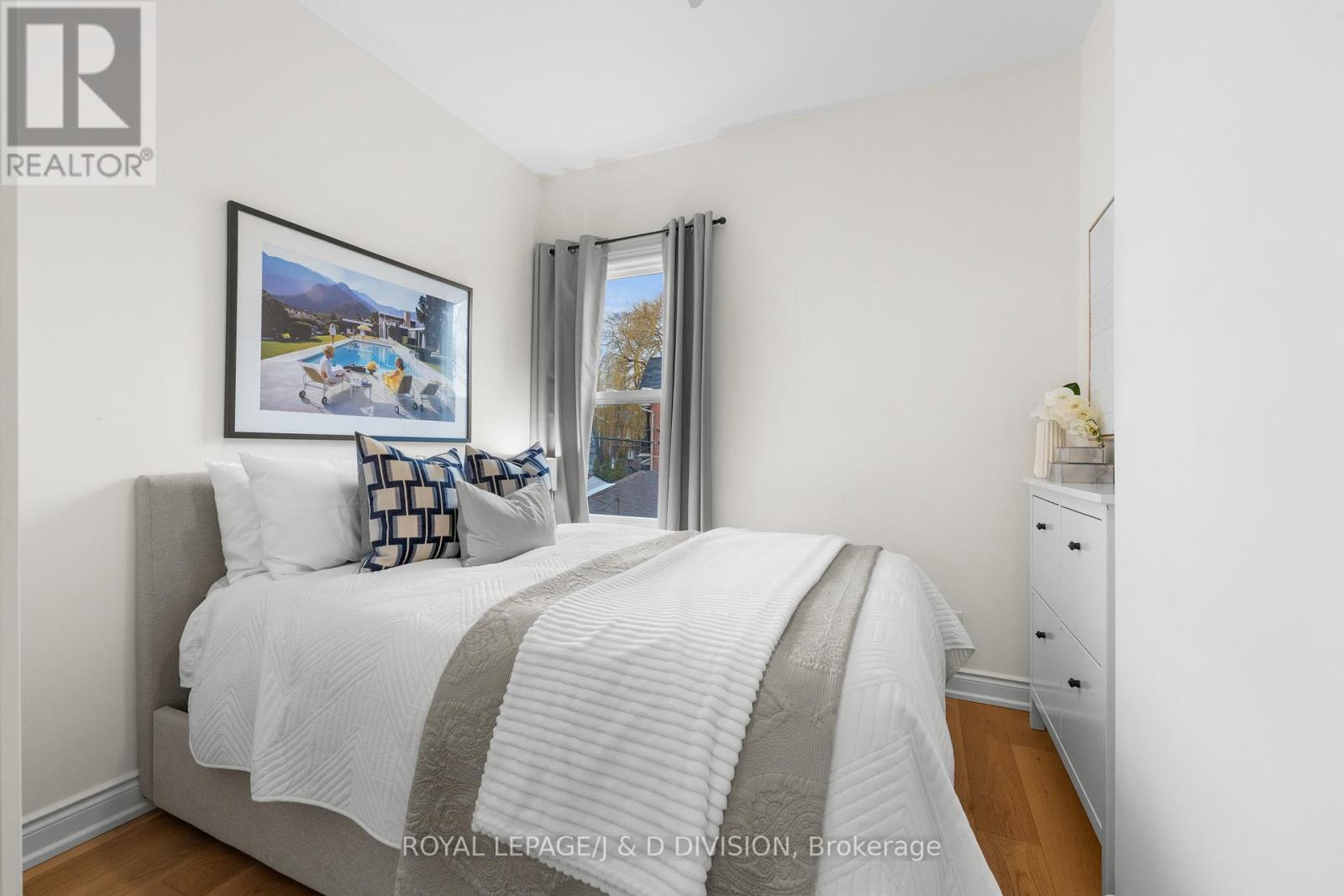 












28 ARGYLE STREET

,
Toronto,




Ontario
M6J1N4

