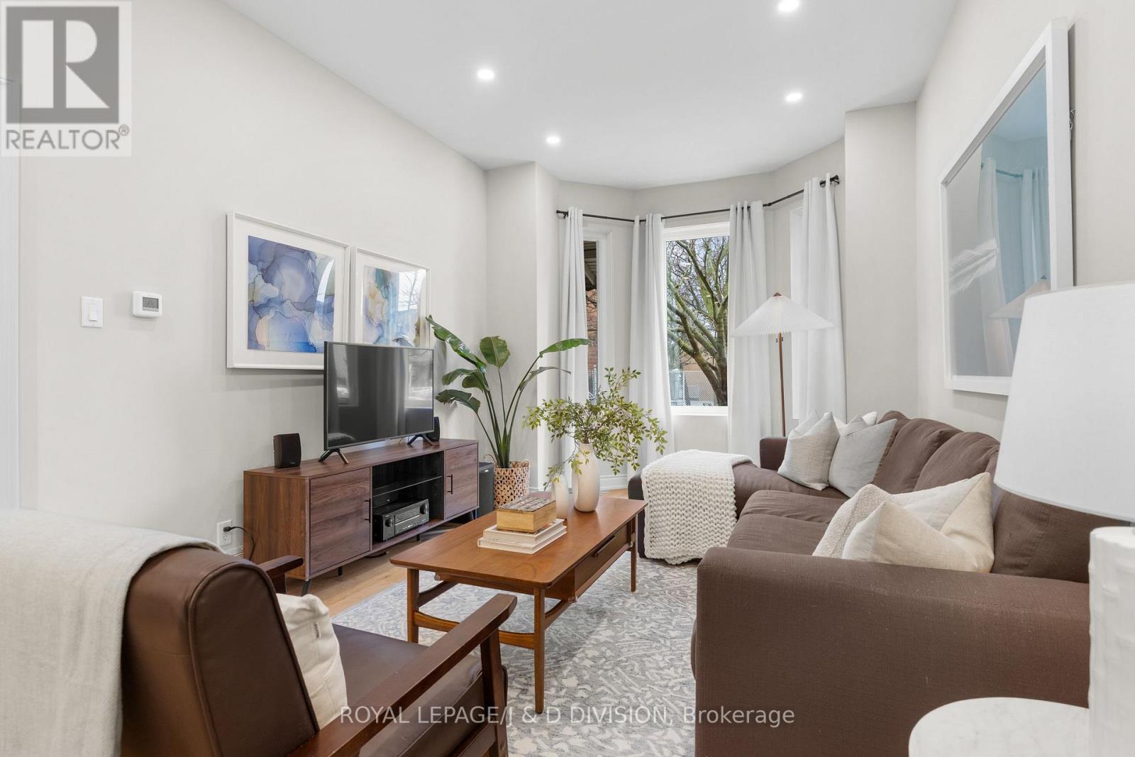 












28 ARGYLE STREET

,
Toronto,




Ontario
M6J1N4

