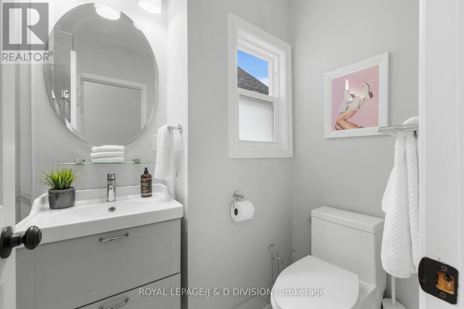 












28 ARGYLE STREET

,
Toronto,




Ontario
M6J1N4

