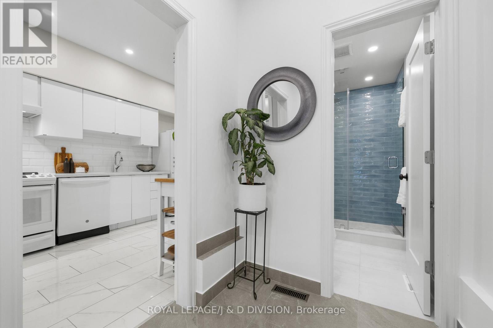 












28 ARGYLE STREET

,
Toronto,




Ontario
M6J1N4

