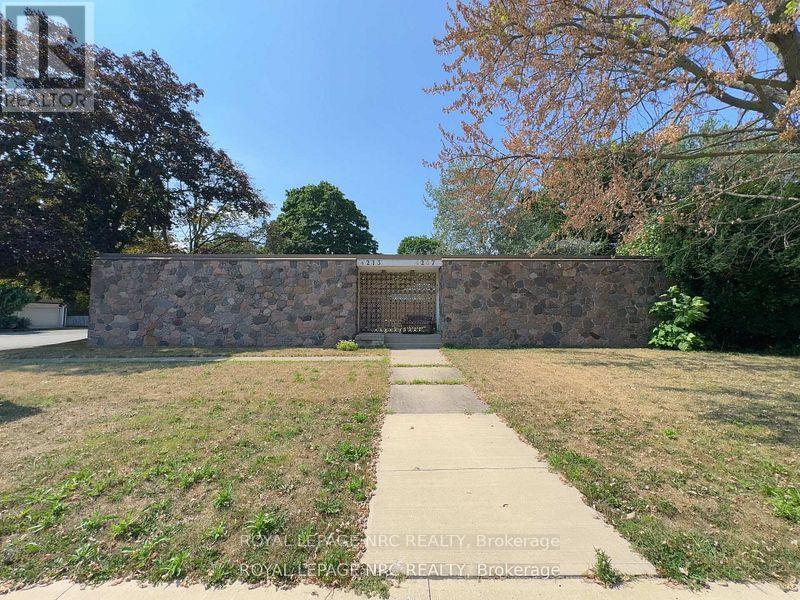 












4213/4207 DRUMMOND ROAD

,
Niagara Falls (Morrison),




Ontario
L2E6C2

