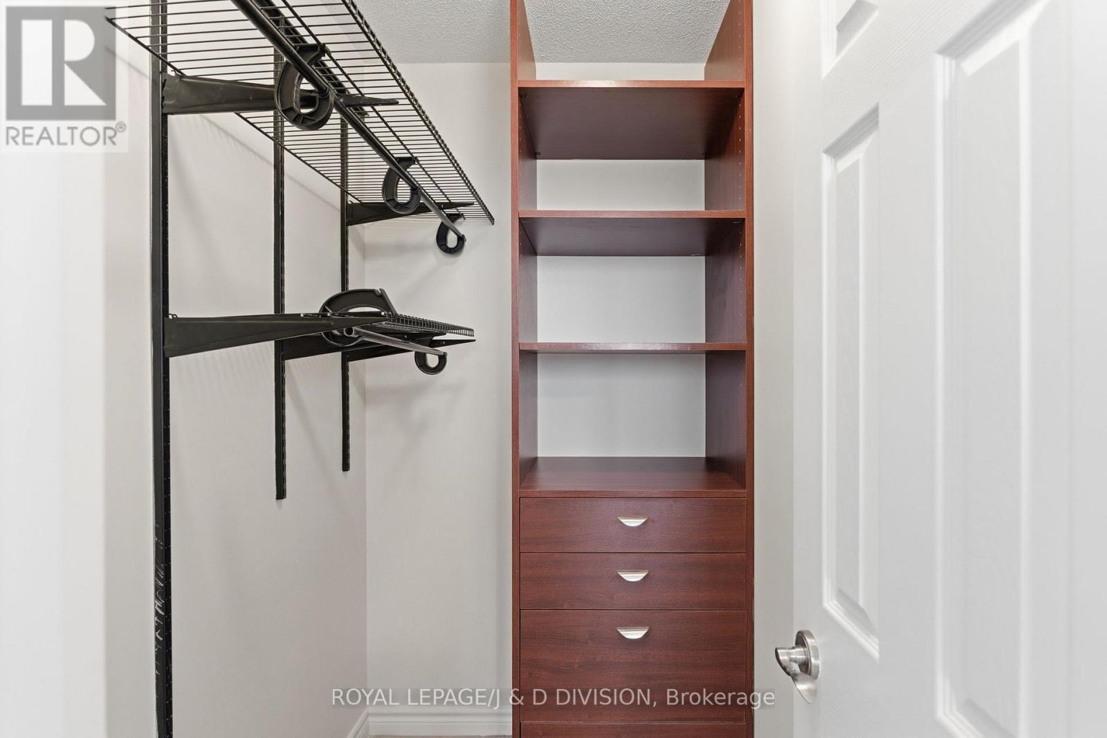 












1610 - 68 GRANGEWAY AVENUE

,
Toronto,




Ontario
M1H0A1

