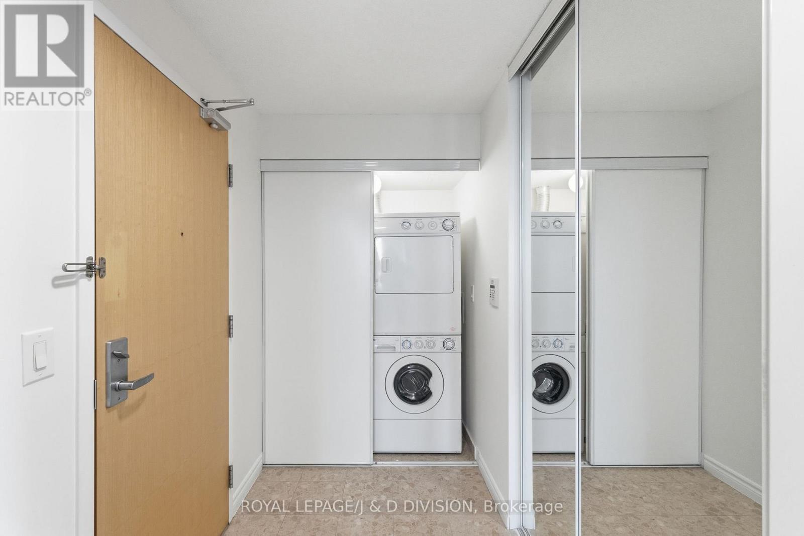 












1610 - 68 GRANGEWAY AVENUE

,
Toronto,




Ontario
M1H0A1

