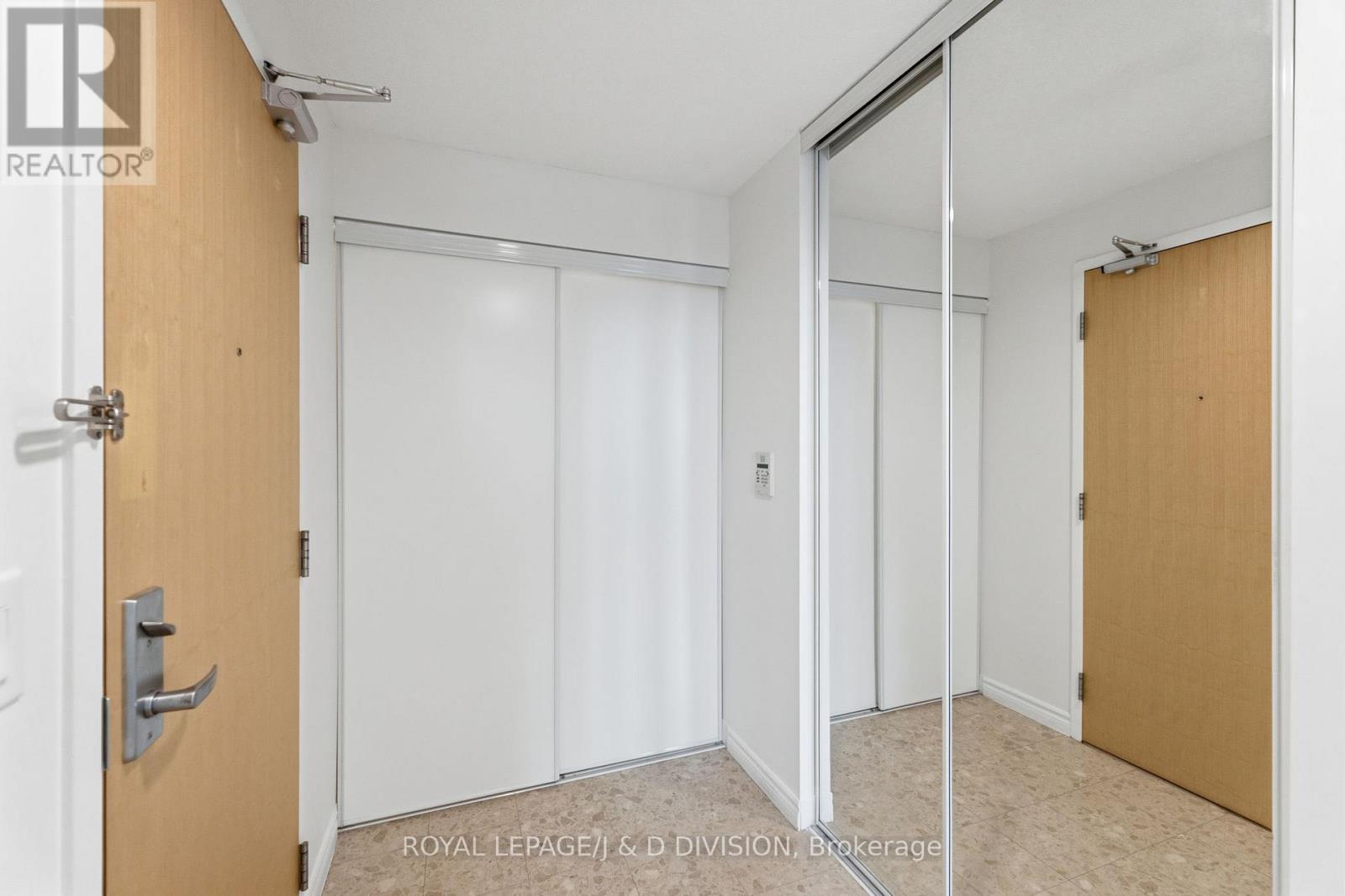 












1610 - 68 GRANGEWAY AVENUE

,
Toronto,




Ontario
M1H0A1

