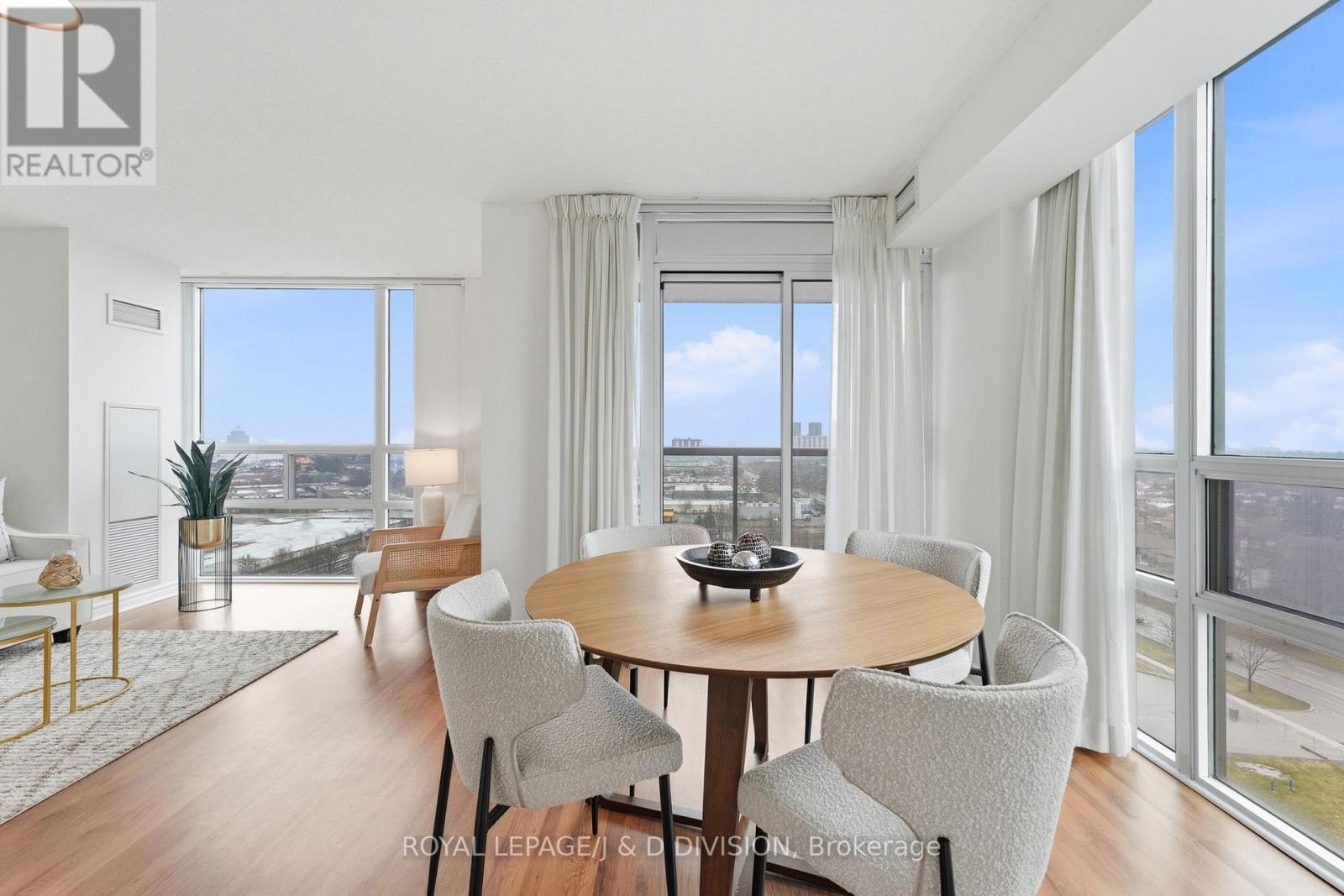 












1610 - 68 GRANGEWAY AVENUE

,
Toronto,




Ontario
M1H0A1

