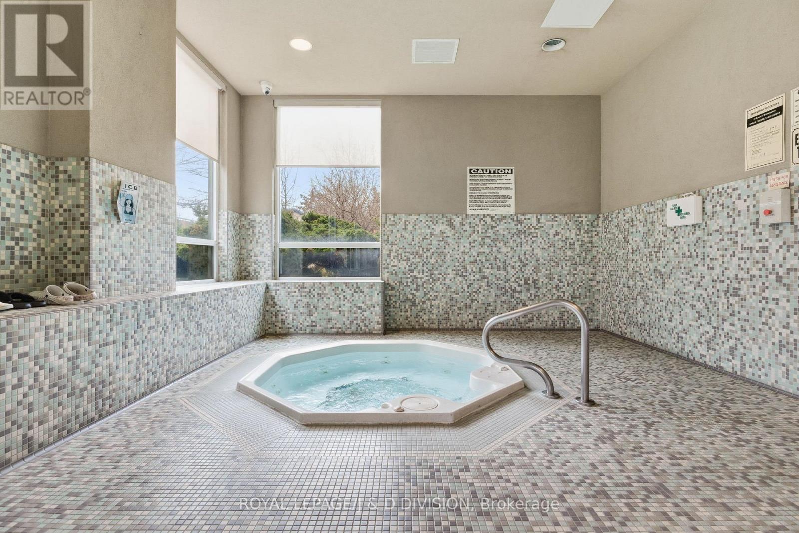 












1610 - 68 GRANGEWAY AVENUE

,
Toronto,




Ontario
M1H0A1

